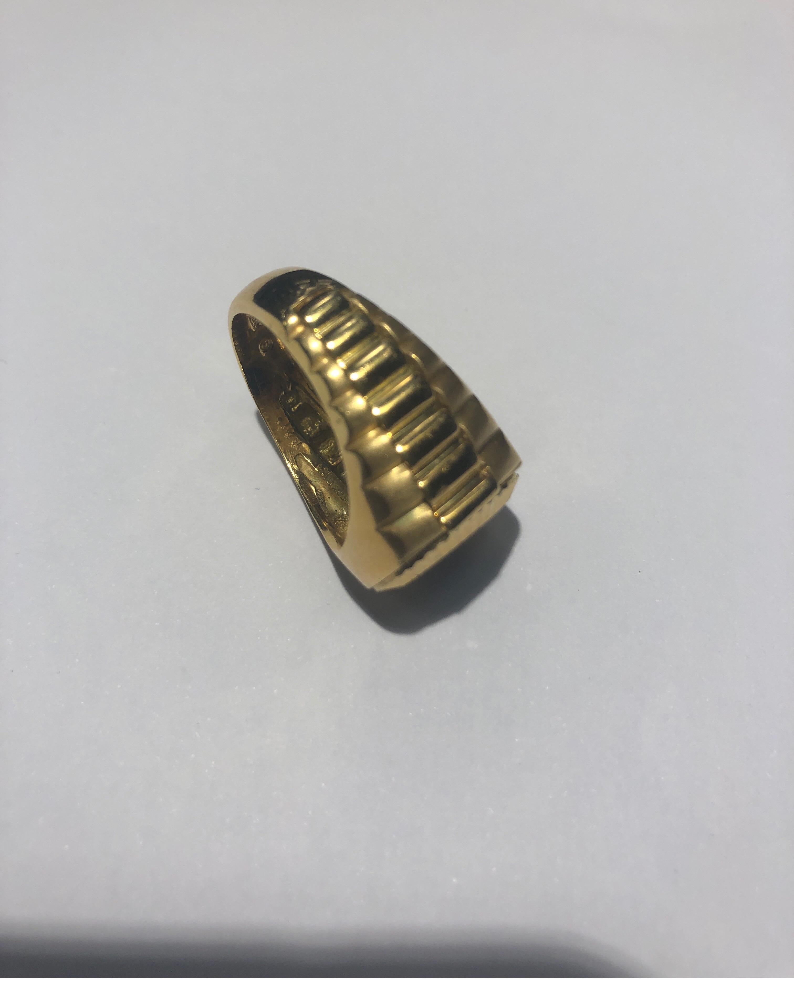 Contemporary Men’s 18 Karat Yellow Gold and Blue Lapis Ring