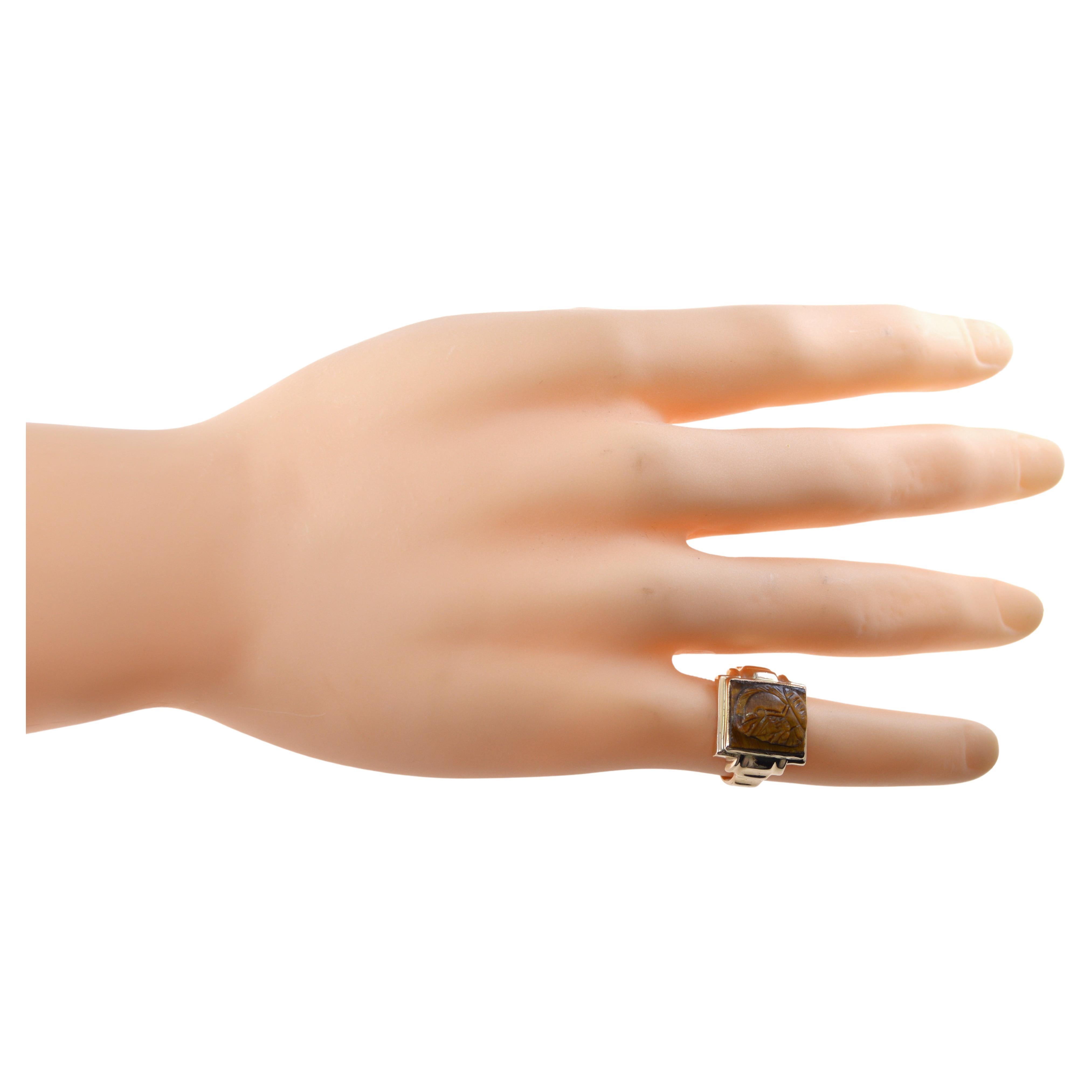 Unisexe Art Deco 10Kt. Bague en or massif fabriquée à la main avec un œil de tigre, années 1940 en vente 8
