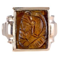 Unisexe Art Deco 10Kt. Bague en or massif fabriquée à la main avec un œil de tigre, années 1940