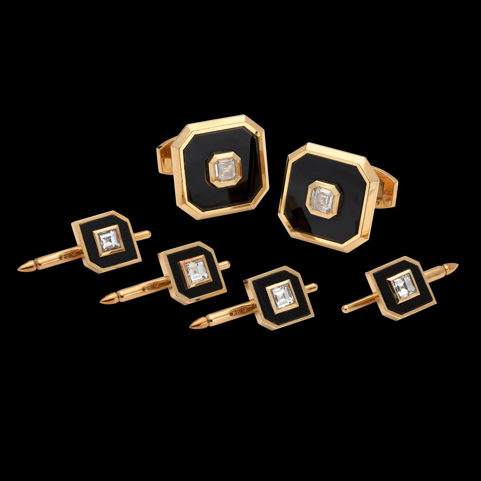 Wonderful Kathleen Dughi designed pair of 18k gold men's cufflinks, set with two Asscher-cut diamonds bezel-set within black onyx tablets, together with a set of 4 shirt studs of similar design, each set with a square-cut diamond. The diamonds weigh