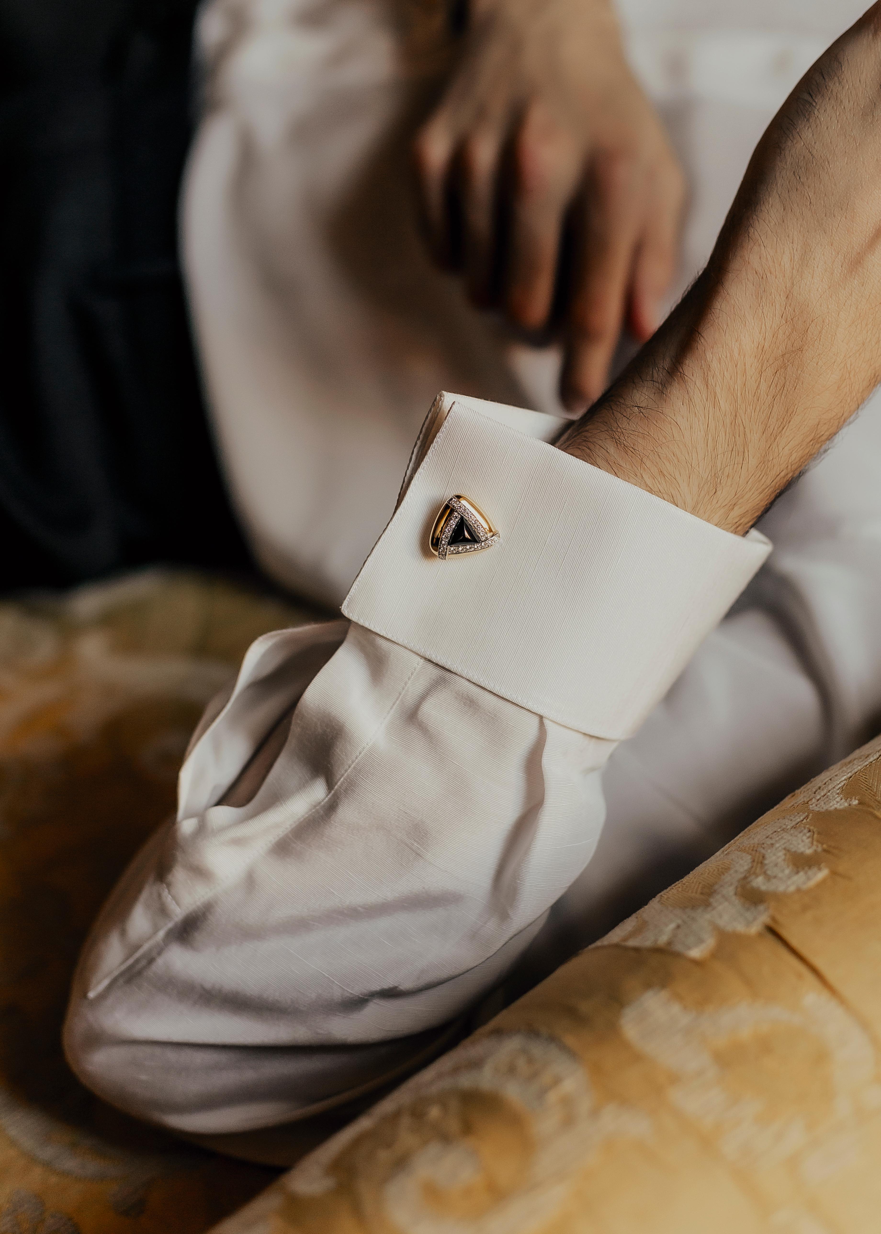 Brilliant Cut Man's Onyx and White Diamonds Wedding Cufflinks in 18 K Yellow Gold For Sale