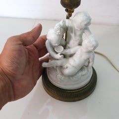 Lampe Mansard Paris en bronze doré avec trois chérubins en porcelaine, France, 1880