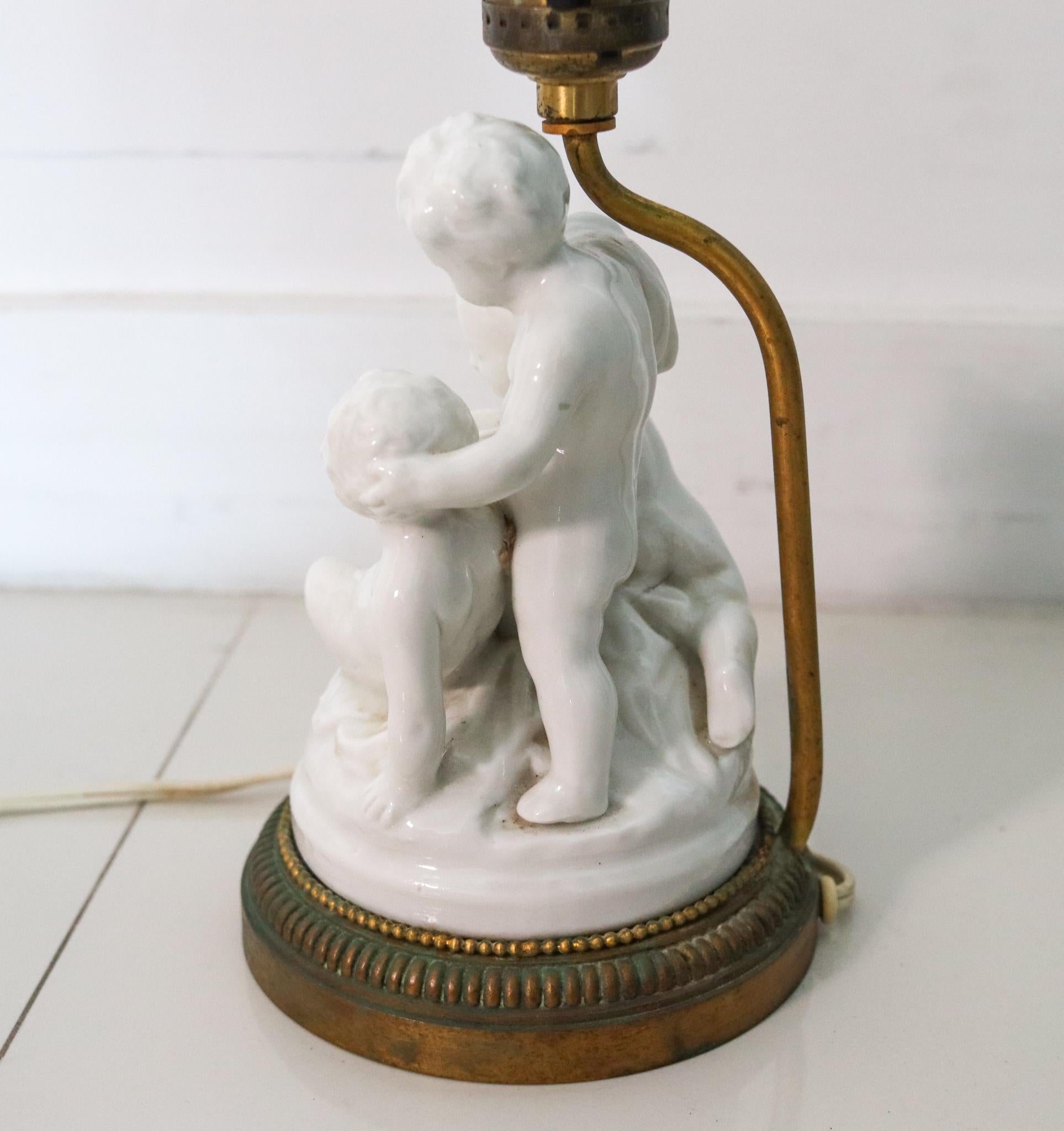 Mansard Paris France 1880 Bronze Ormolu Lamp with Three Cherubins in Porcelain In Excellent Condition For Sale In Miami, FL