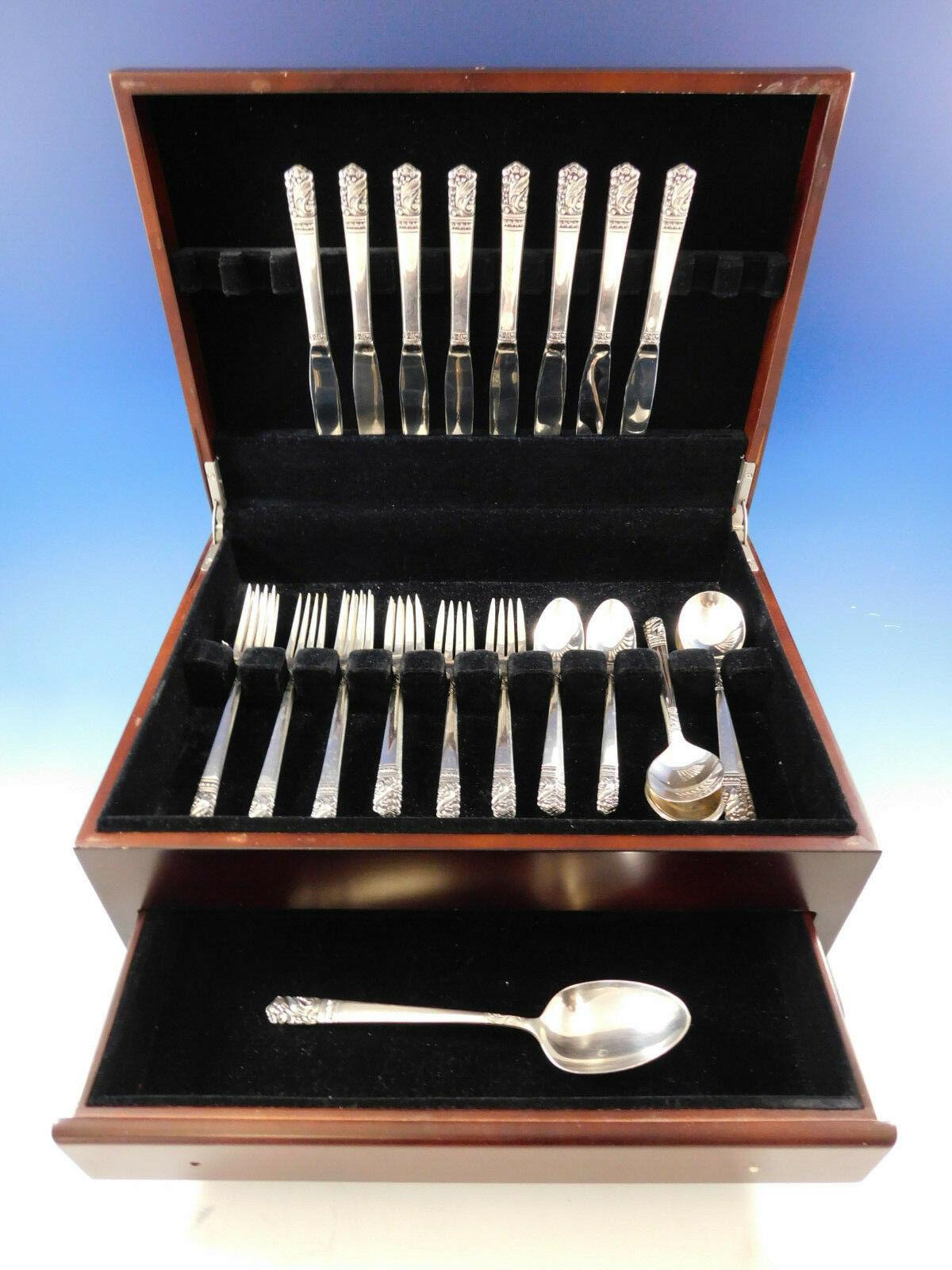 Stunning Mansion House by Heirloom-Oneida sterling silver flatware set of 41 pieces. This set includes:

8 knives, 8 7/8