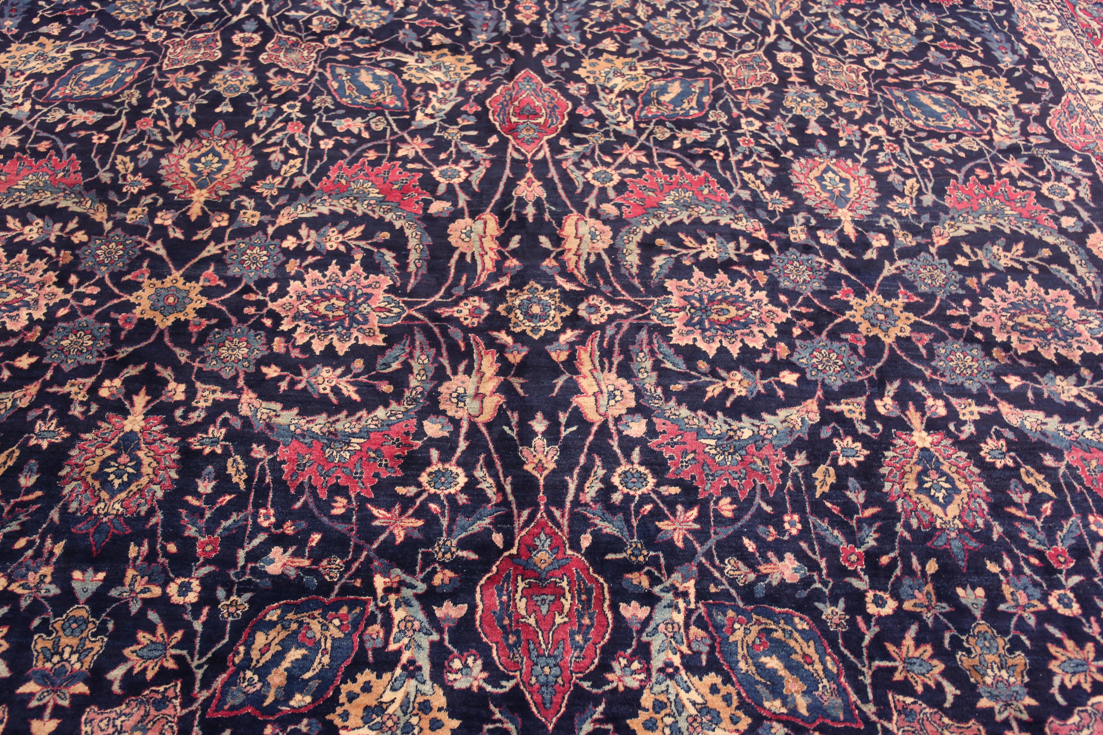 Tappeto antico persiano Kerman con design floreale a falce di dimensioni Mansion 12'8