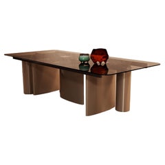 Table de salle à manger Manson avec pieds en métal bronze brossé mat, plateau en verre