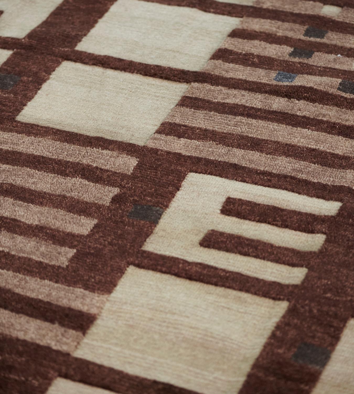 Indian Brown Graphic Hand-woven Swedish-Inspired Contemporary Wool Rug For Sale