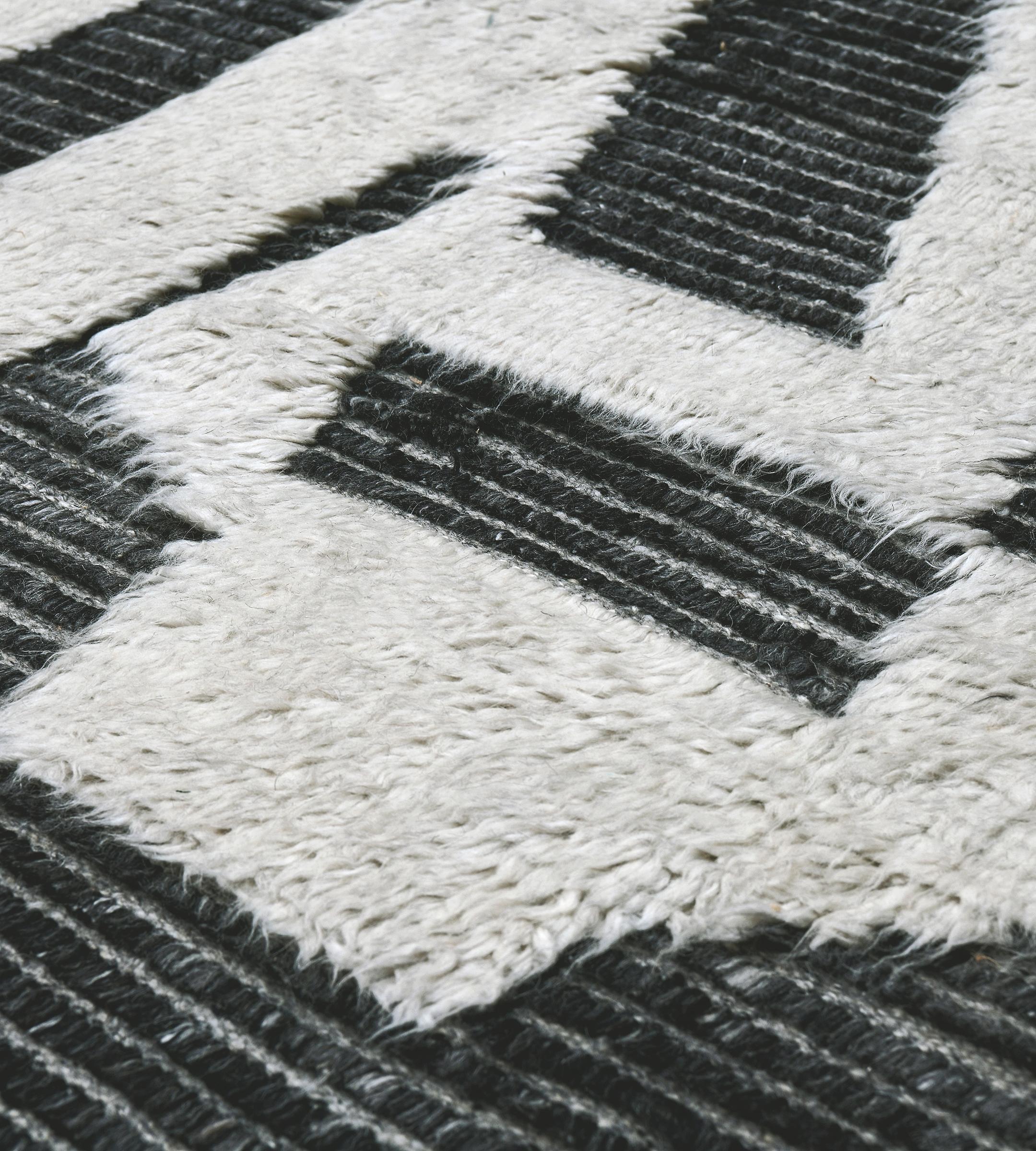 Mansour Modern Steel Grey and White Moroccan-Inspired Rug In New Condition For Sale In West Hollywood, CA