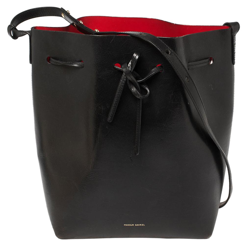 Louis Vuitton Bucket Petit Noe Drawstring 868454 Black Leather Shoulder Bag  For Sale at 1stDibs