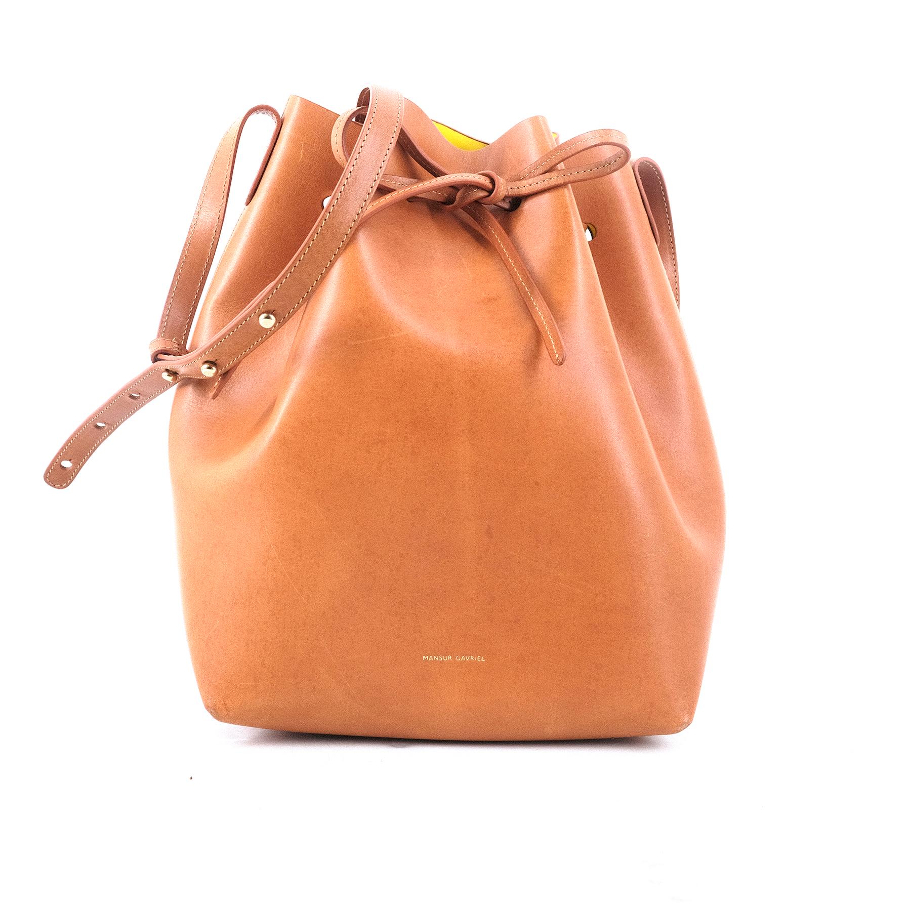 Mansur Gavriel Brandy Bucket Bag 

- Brandy Bucket Bag 
- Italian vegetable tanned leather
- Lime matte patent interior. 
- Detachable wallet 
- Adjustable strap

Please note, these items are pre-owned and may show some signs of storage, even when