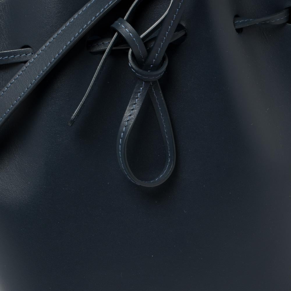 Mansur Gavriel Navy Blue Leather Drawstring Bucket Bag In Good Condition In Dubai, Al Qouz 2