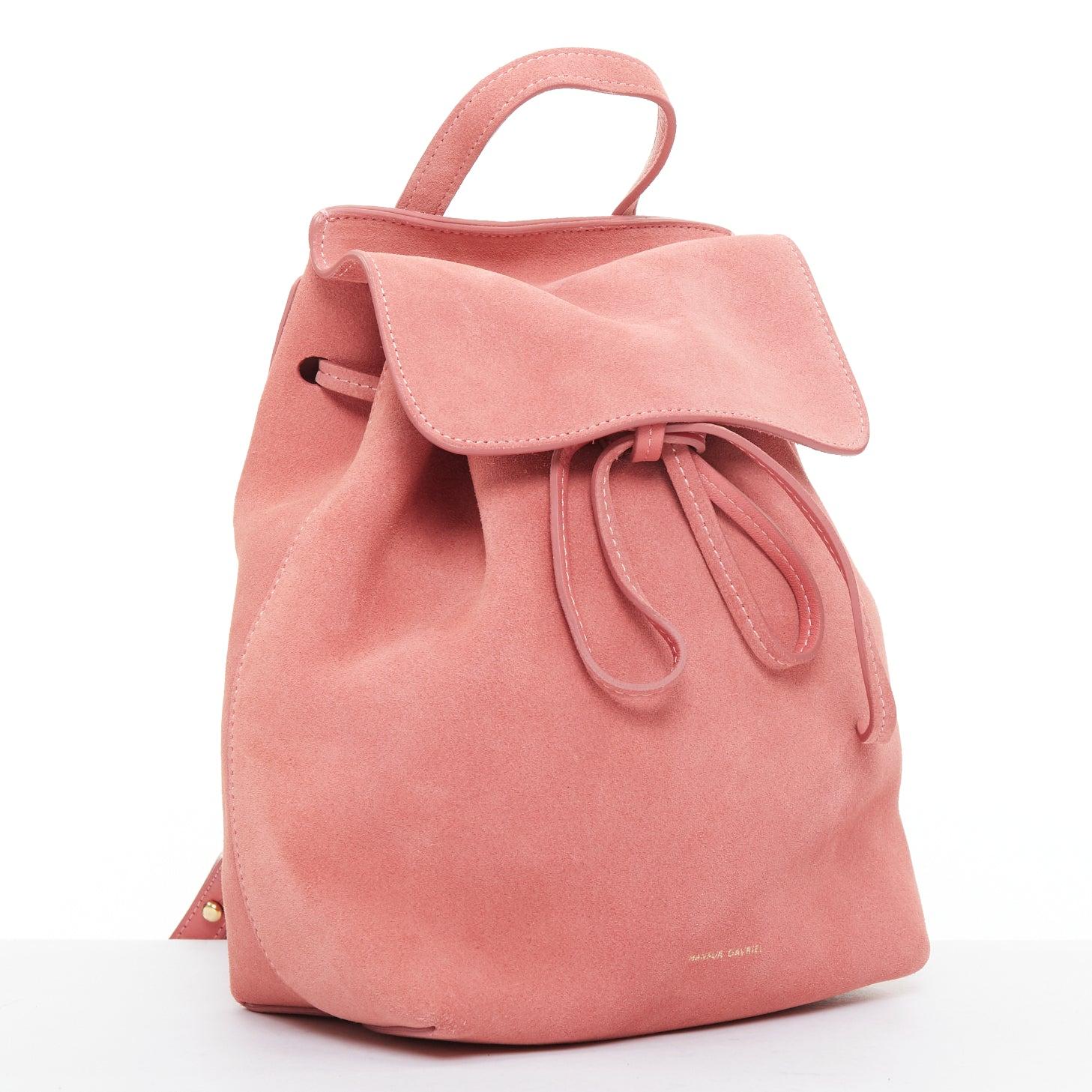 Rosa Mansur Gavriel Mini zaino in pelle scamosciata rosa con logo in oro in vendita