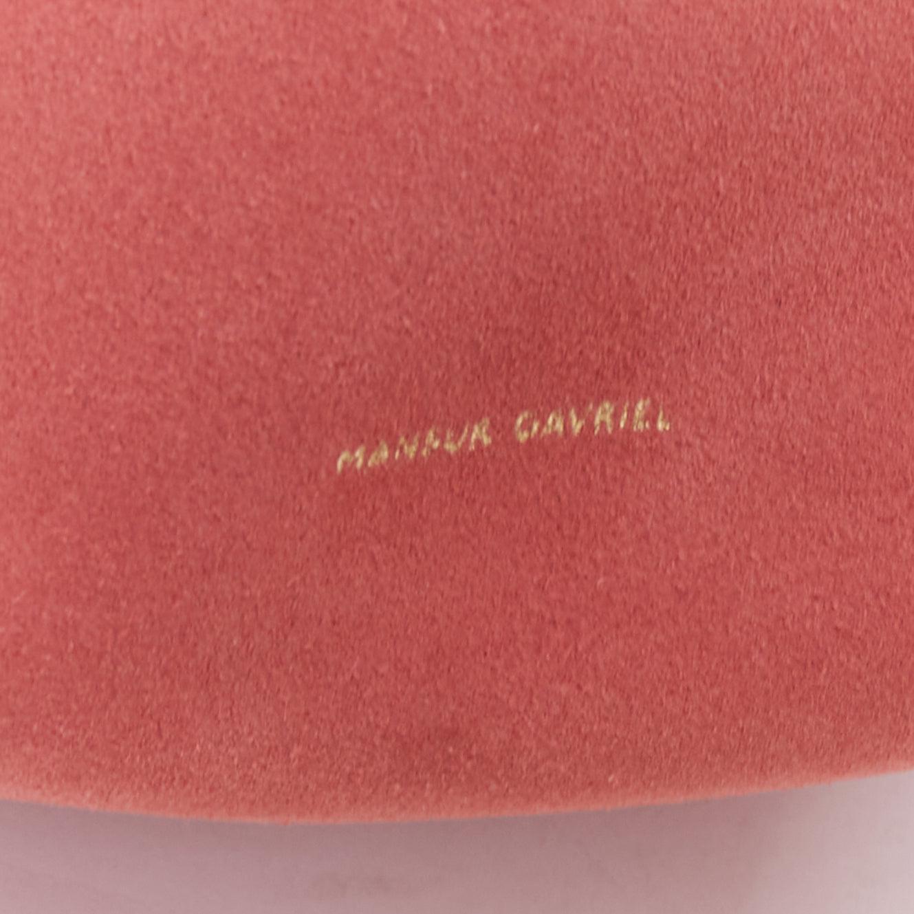 Mansur Gavriel Mini zaino in pelle scamosciata rosa con logo in oro in vendita 3