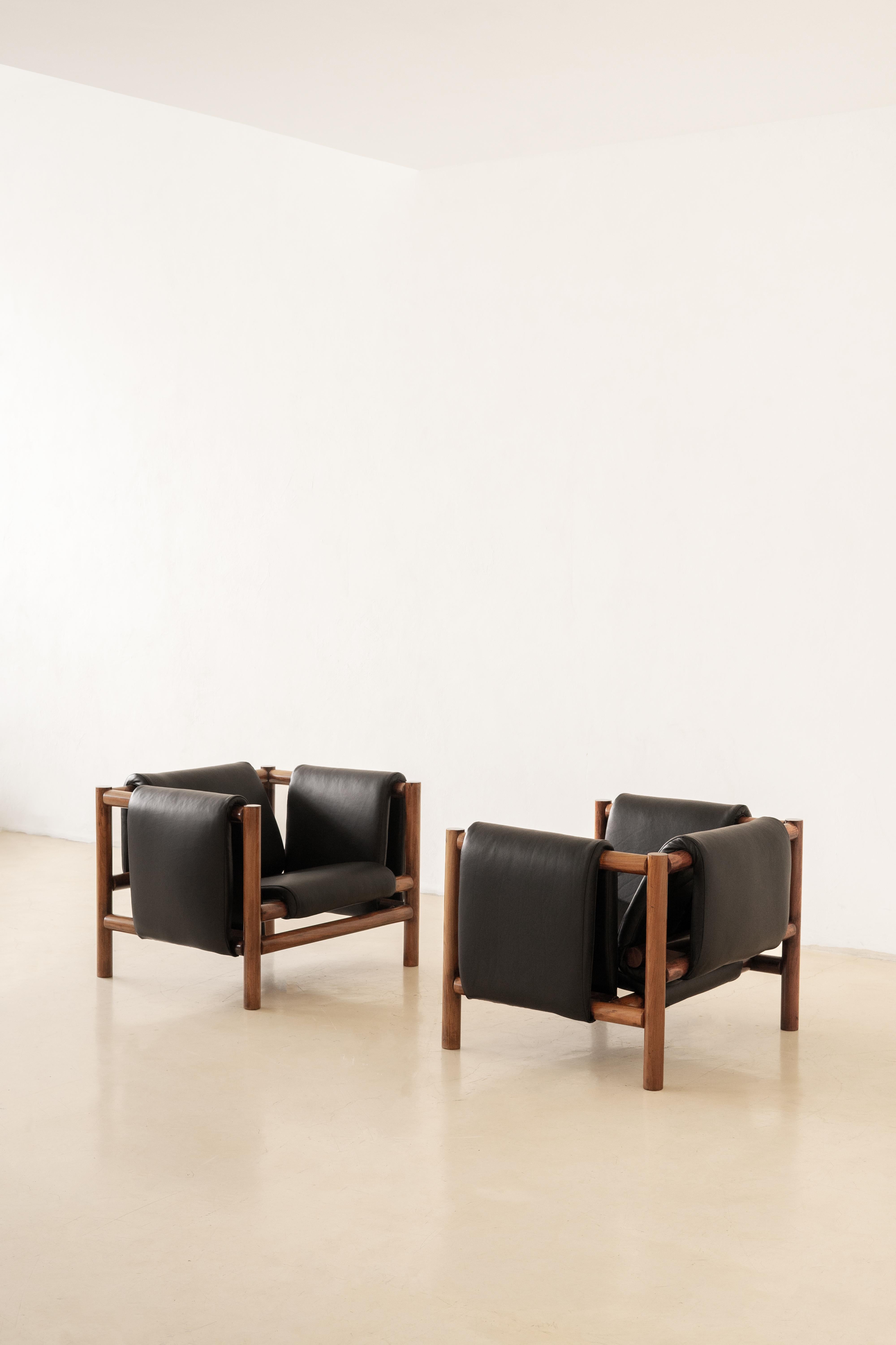 Radical dans son concept et précis dans son exécution, l'ensemble Manta Solta incarne la vision perturbatrice de Joaquim Tenreiro en matière de conception de mobilier moderne dans le Brésil du milieu du XXe siècle. Fabriquées en 1955, ces pièces