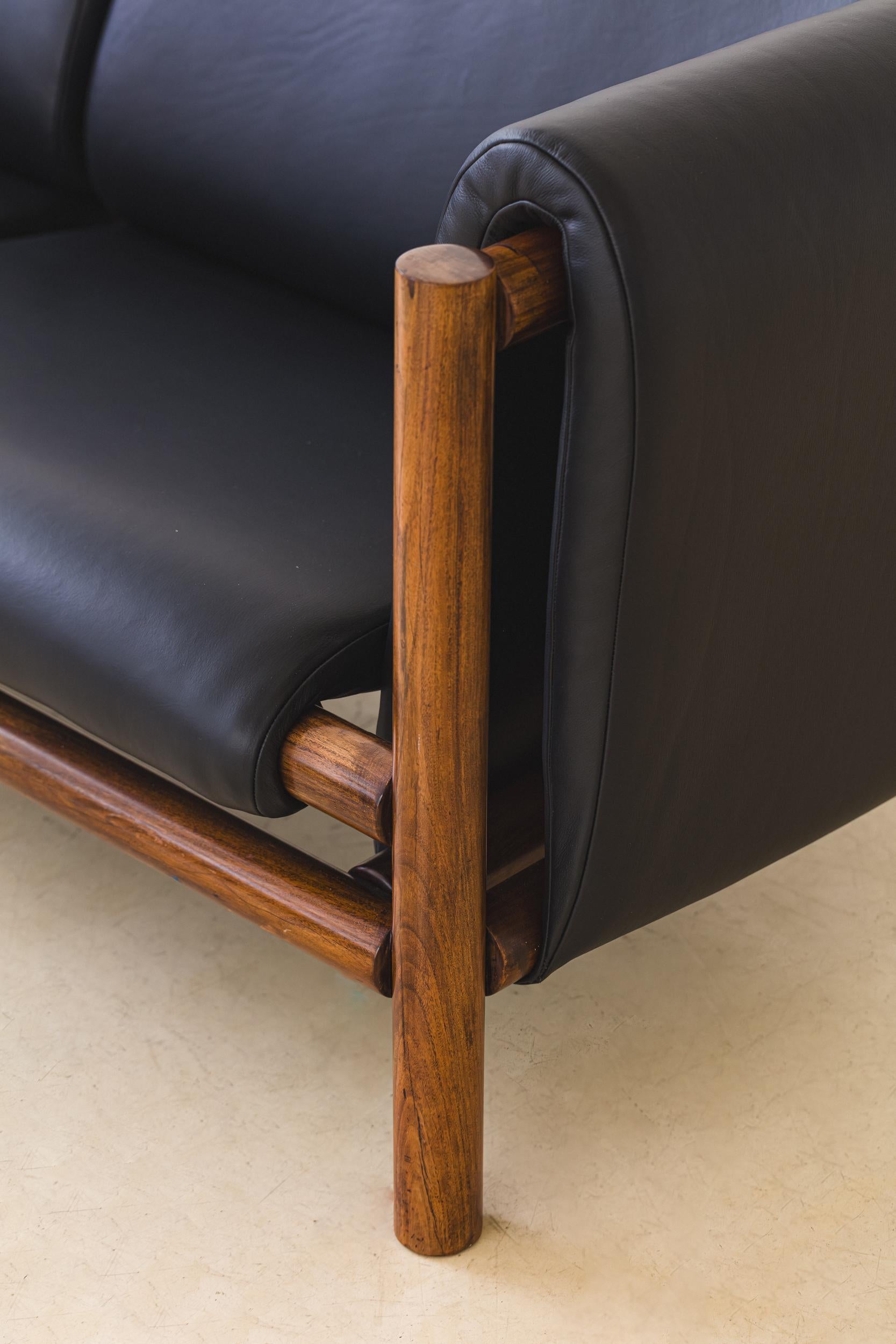 Milieu du XXe siècle Canapé Manta Solta Joaquim Tenreiro, design brésilien en vente