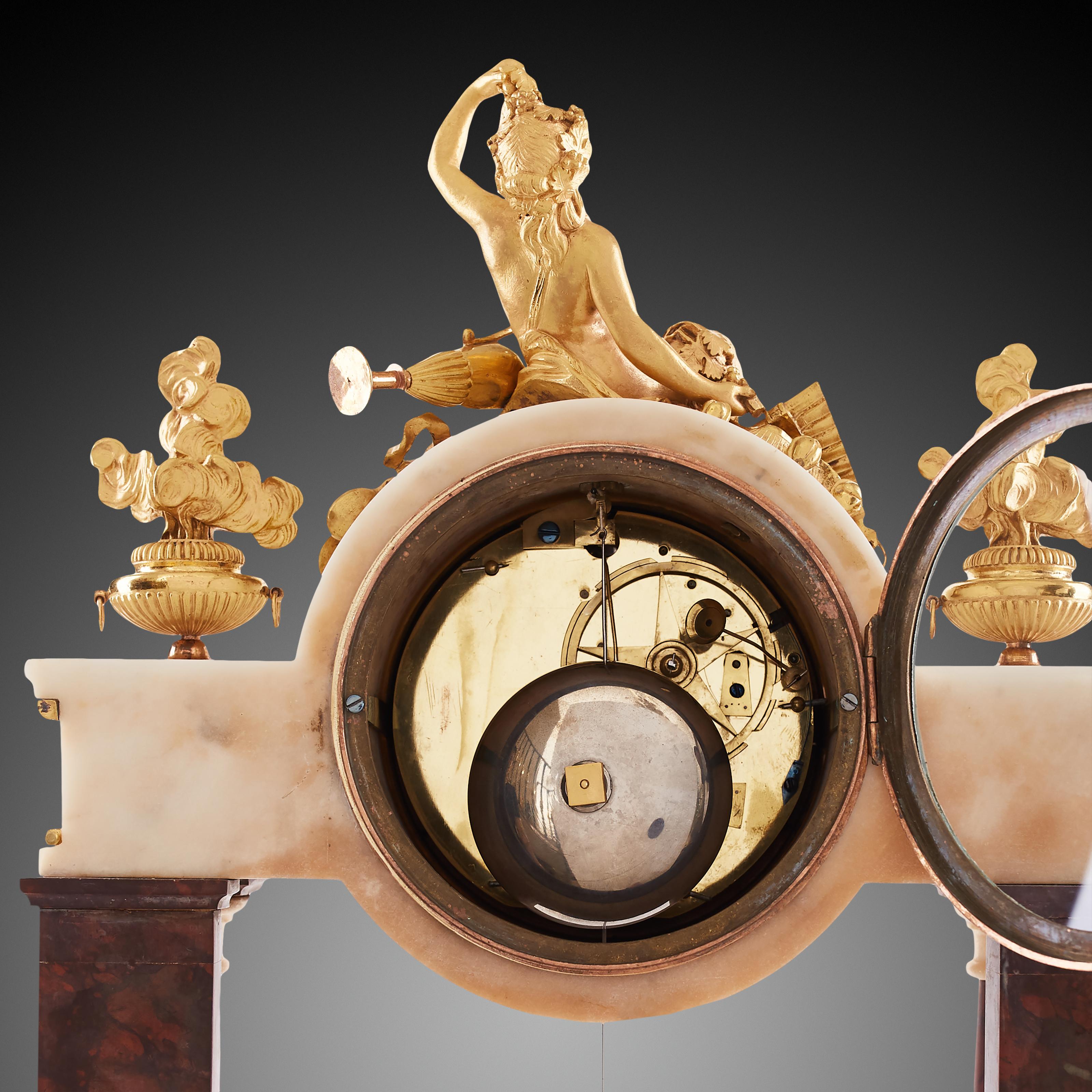 Marbre Pendule de cheminée Louis XV du 18ème siècle en vente