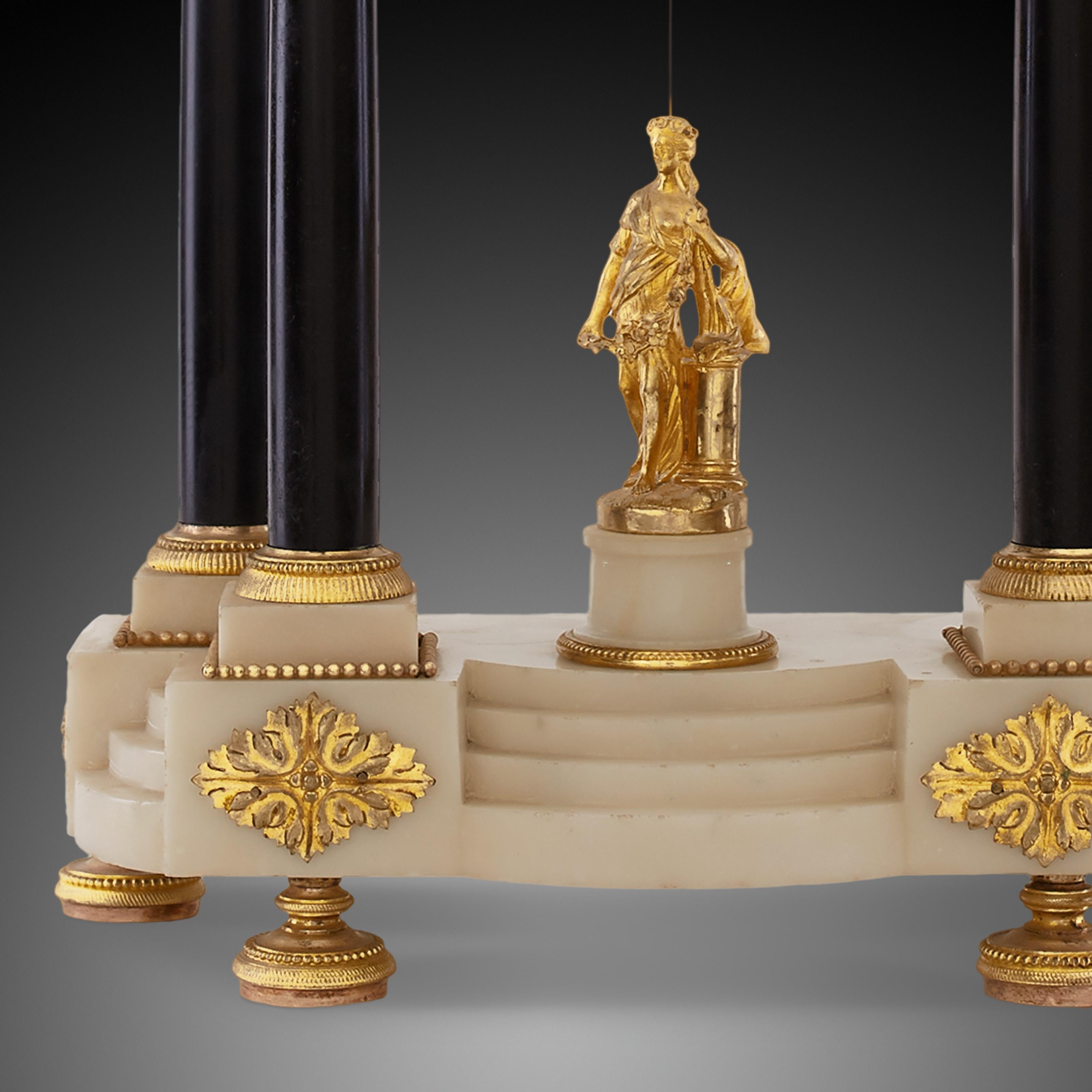 Marbre Pendule de chemine du 18me sicle d'poque Louis XV par Gavelle L''e Aaria en vente