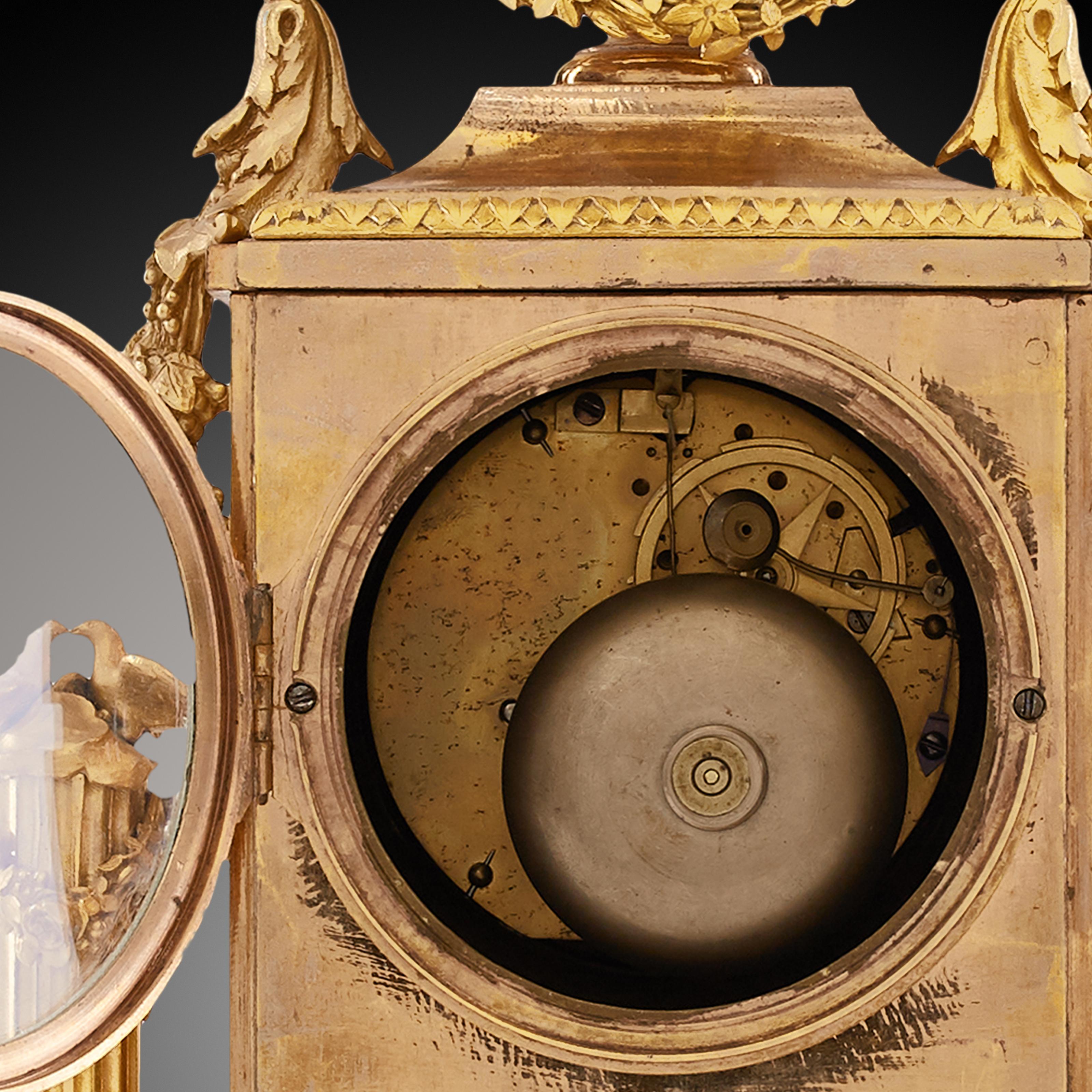 Mantel Clock 18th Century Louis XV Period by Merra À Paris In Excellent Condition In Warsaw, PL