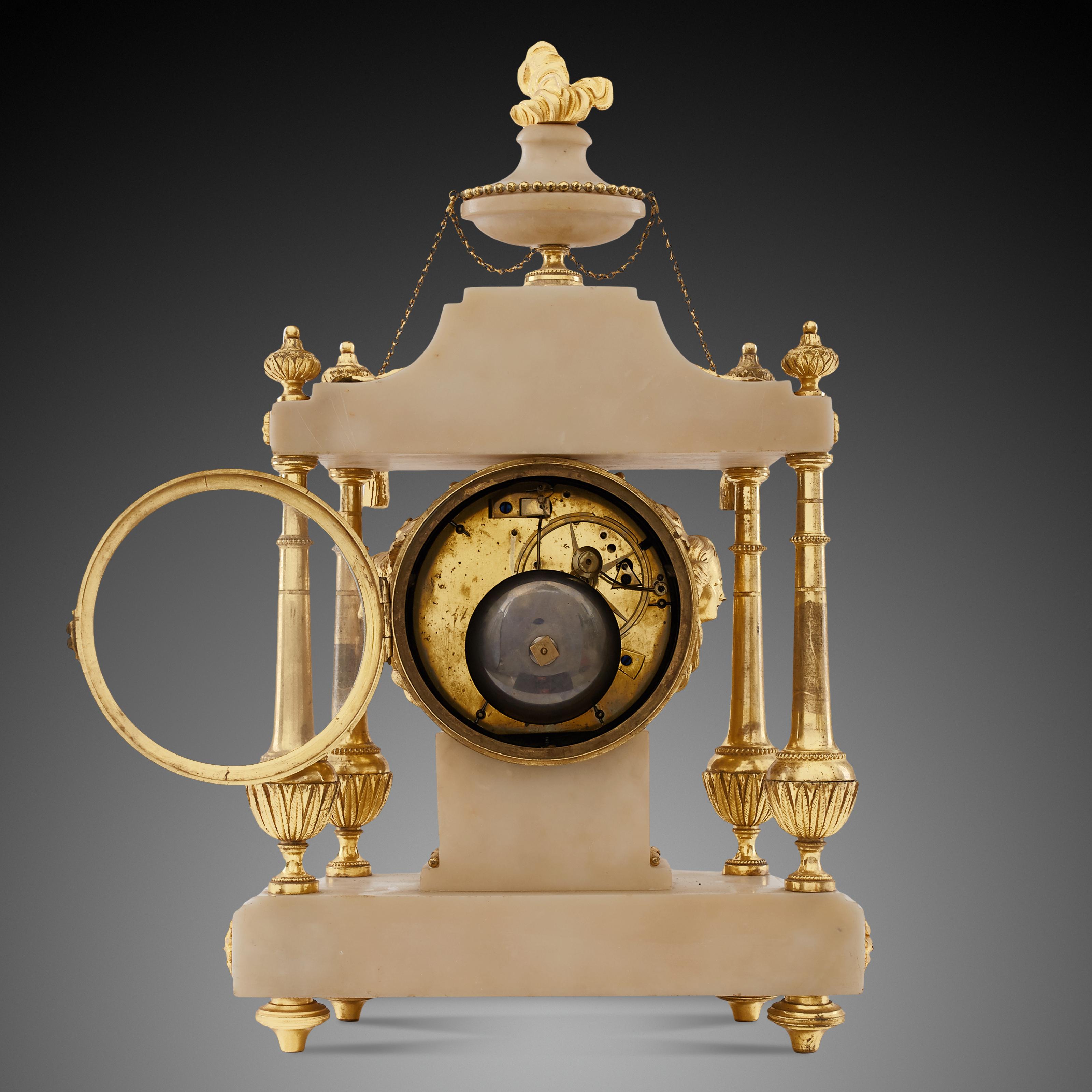 Mantel Clock 18th Century Louis XV Period by Pochon À Paris In Excellent Condition In Warsaw, PL