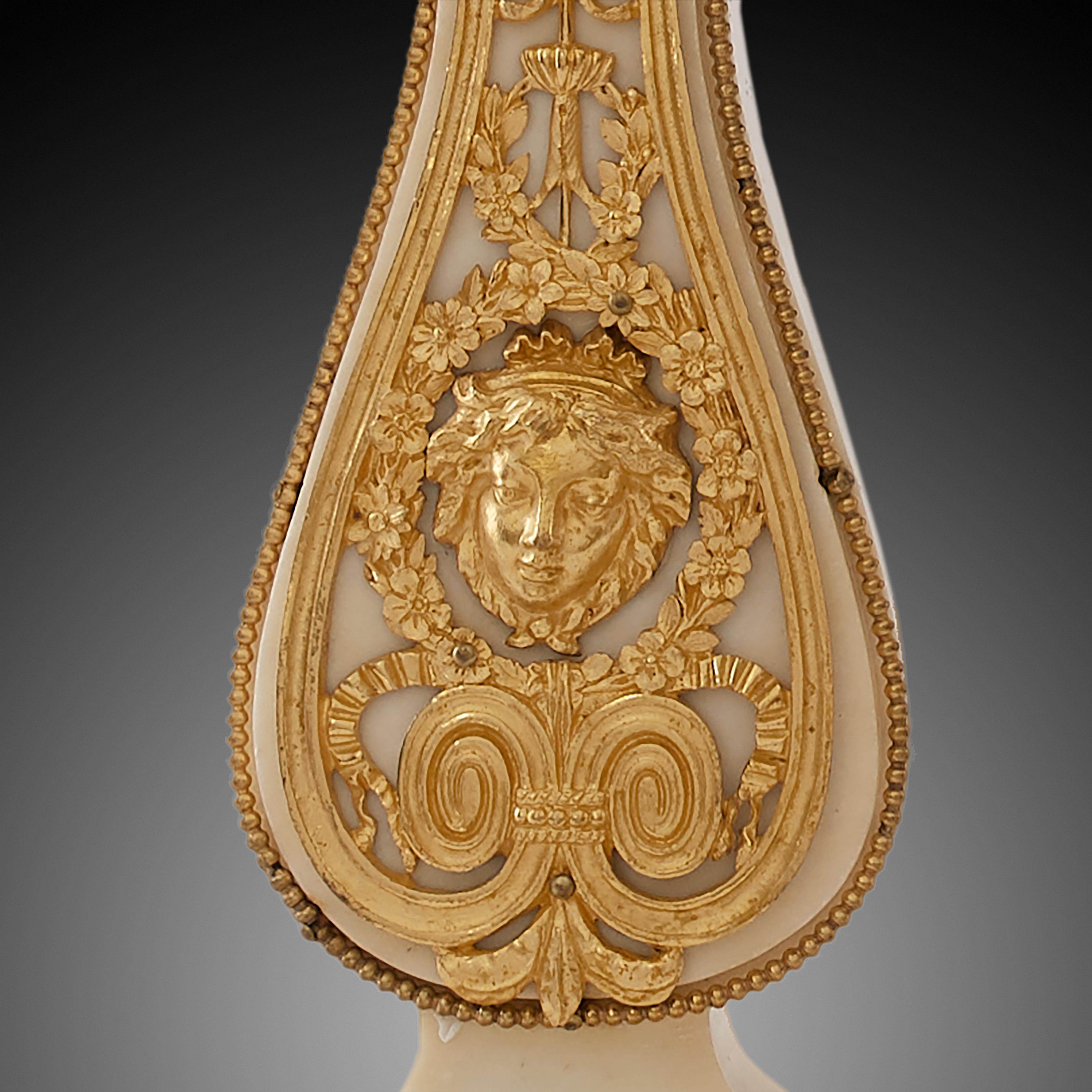 Kaminuhr aus dem 18. Jahrhundert, Louis XV.-Periode im Angebot 7