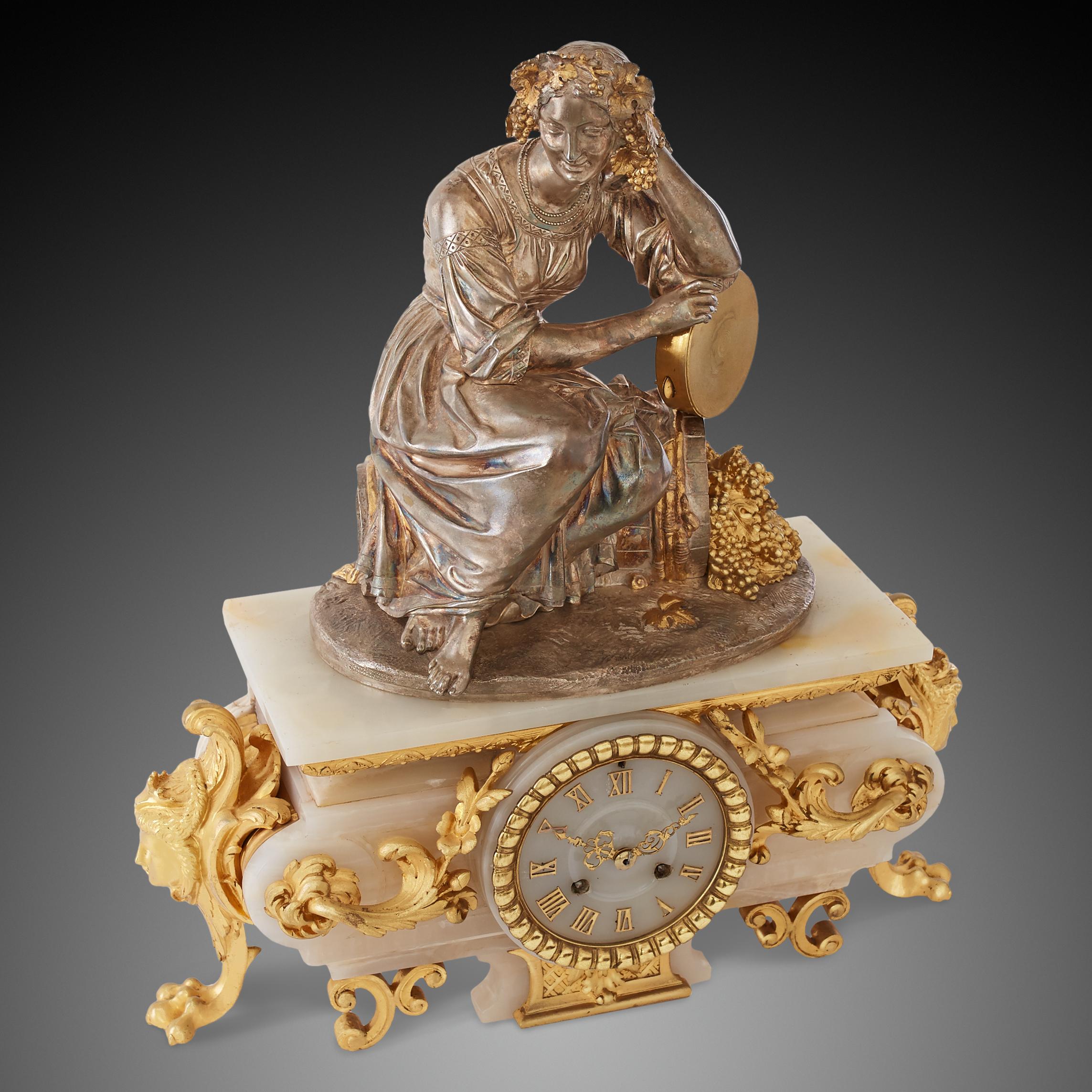 Doré Pendule de cheminée du XVIIIe siècle d'époque Louis XV en vente