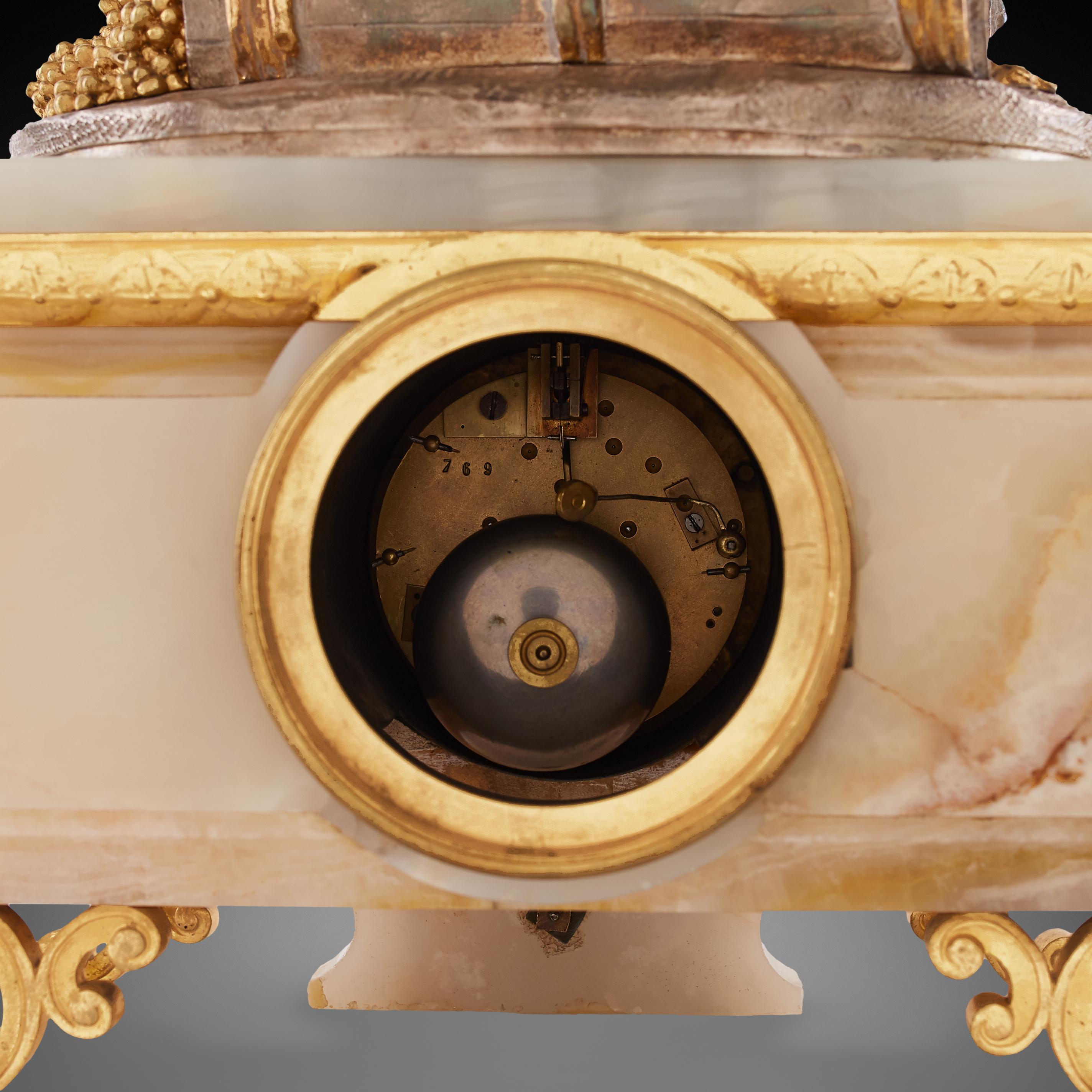 XVIIIe siècle et antérieur Pendule de cheminée du XVIIIe siècle d'époque Louis XV en vente