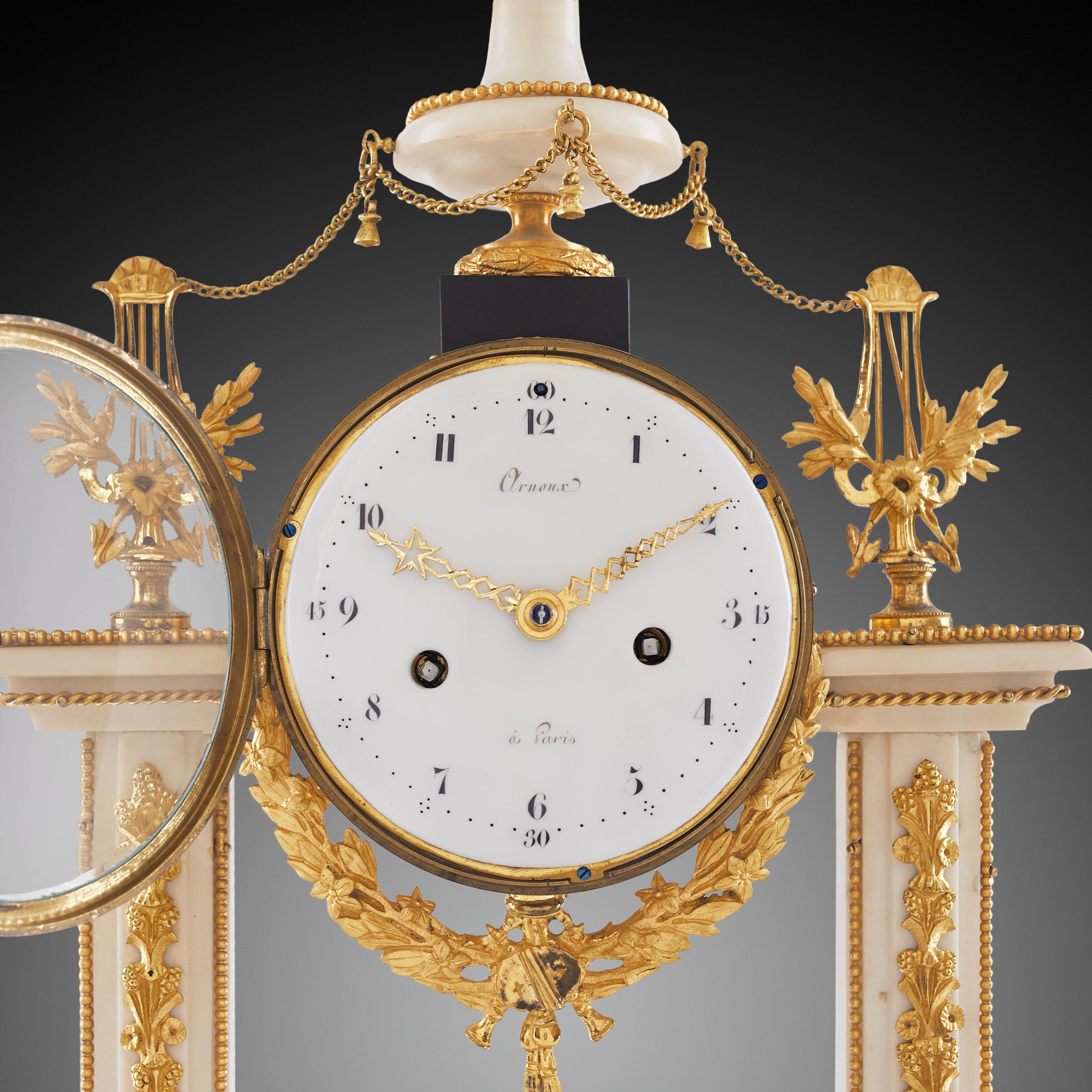 XVIIIe siècle Horloge de cheminée 18ème siècle Période Louis XVI par Arnoux À Paris en vente