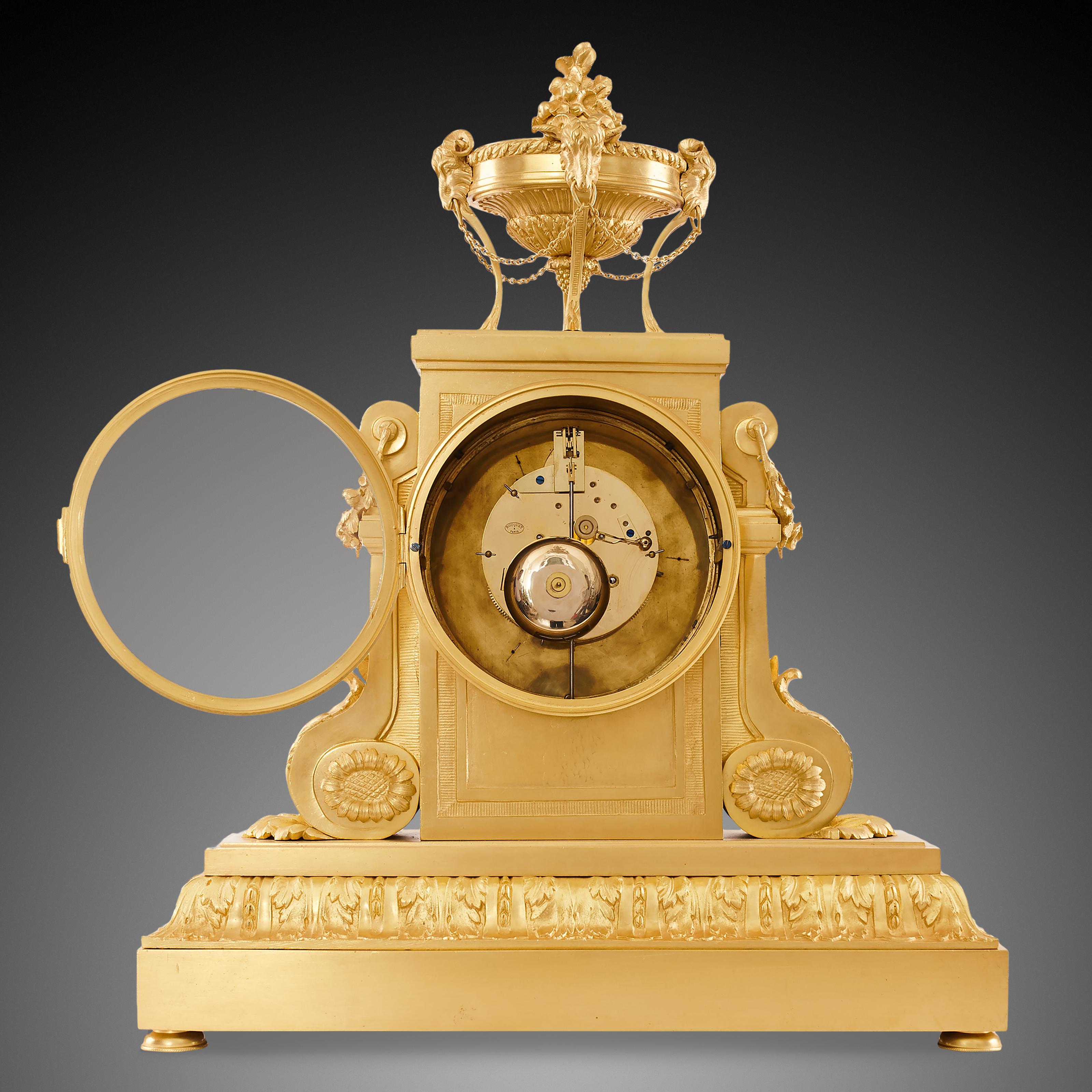 Mantel Clock 18th Century Louis XVI Period by Bouquet À Paris In Excellent Condition In Warsaw, PL