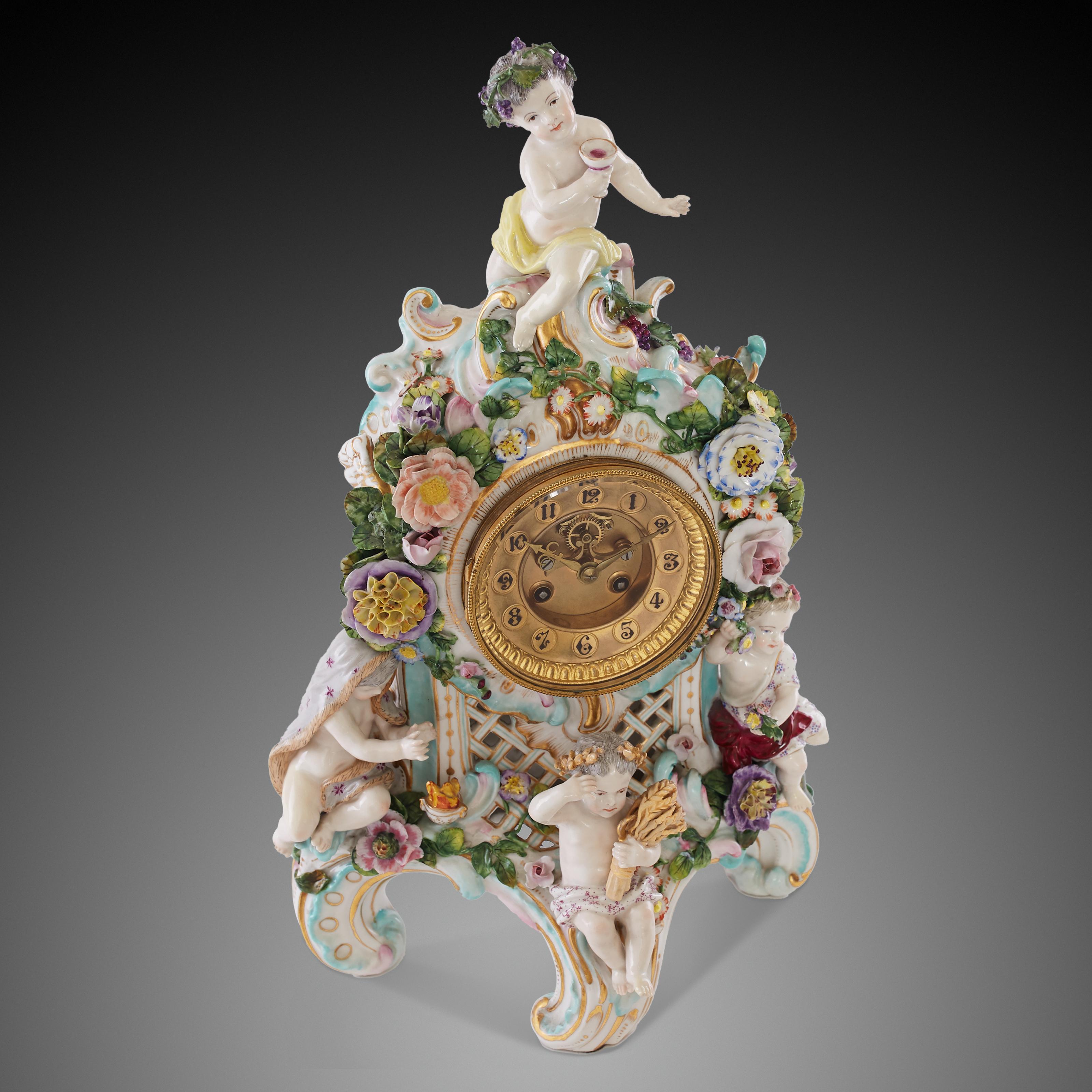 Mantel Clock 19th Century Porcelain Styl Rococo In Good Condition In Warsaw, PL