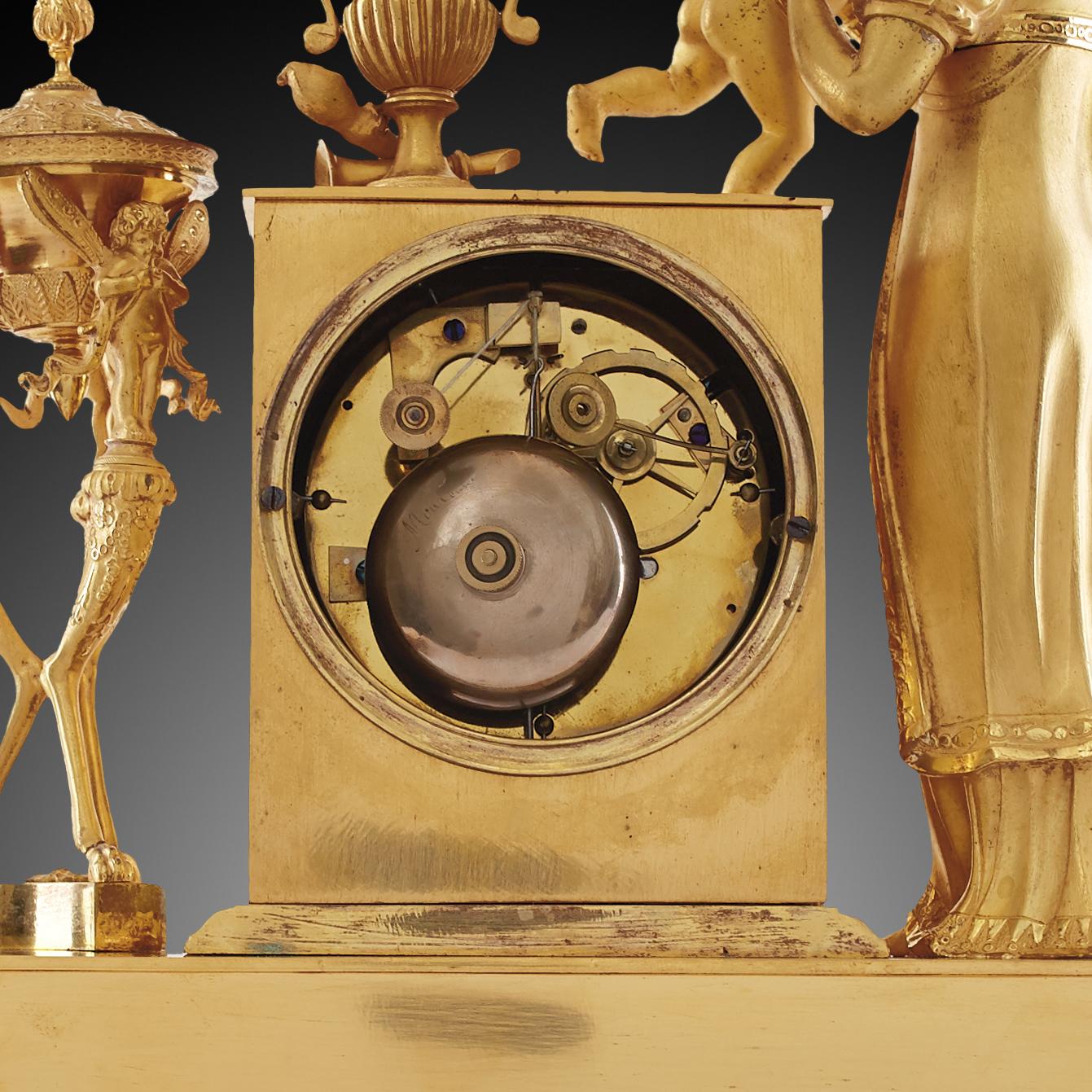 Doré Horloge de cheminée 19ème siècle Styl Empire par Bonieris À Paris en vente