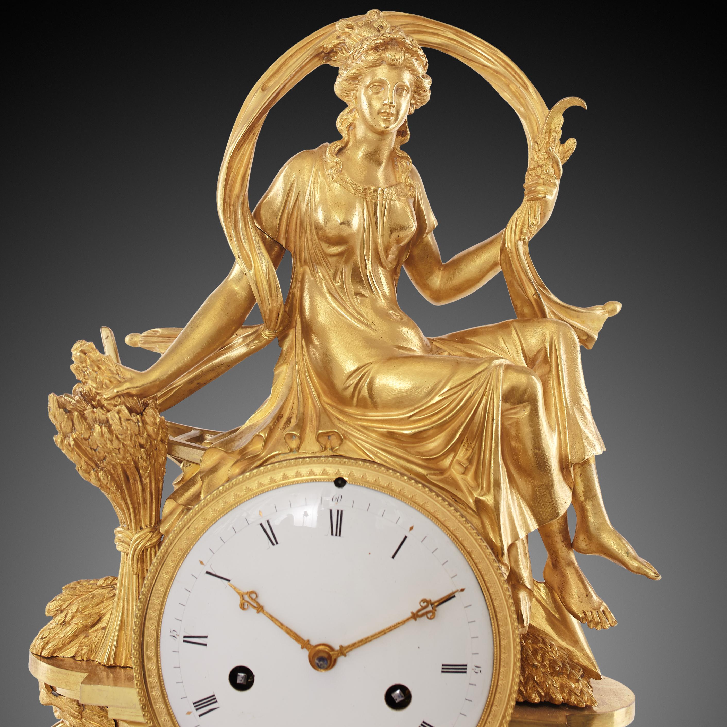 Doré Horloge de cheminée 19ème siècle Styl Empire par Cérés À Paris en vente