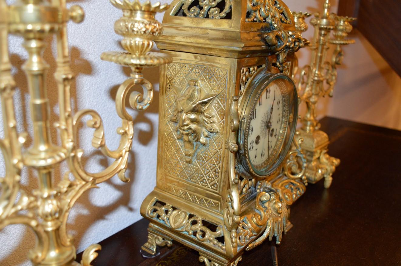 Mantel Clock in Gilded Bronze For Sale 8