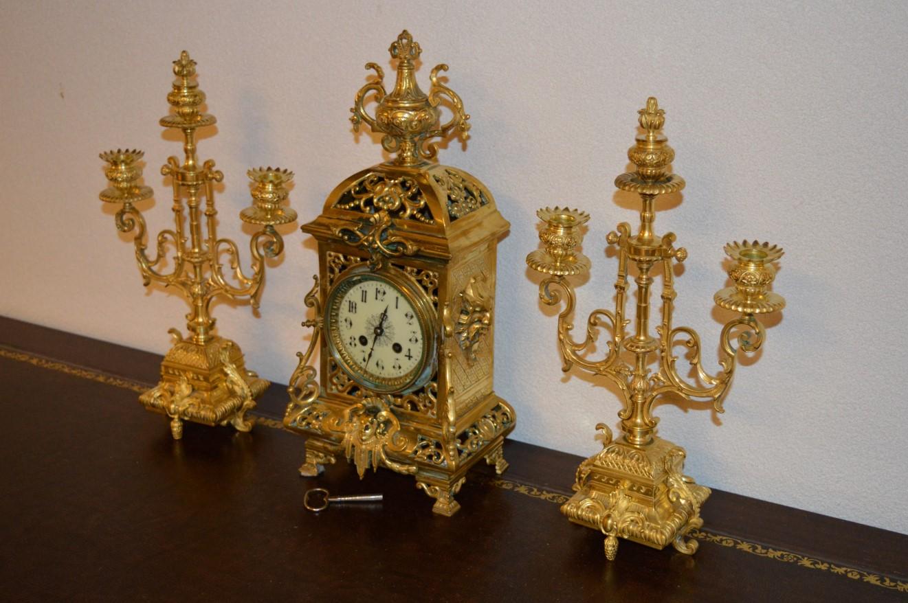 Mantel Clock in Gilded Bronze For Sale 12