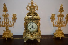 Mantel Clock in Gilded Bronze