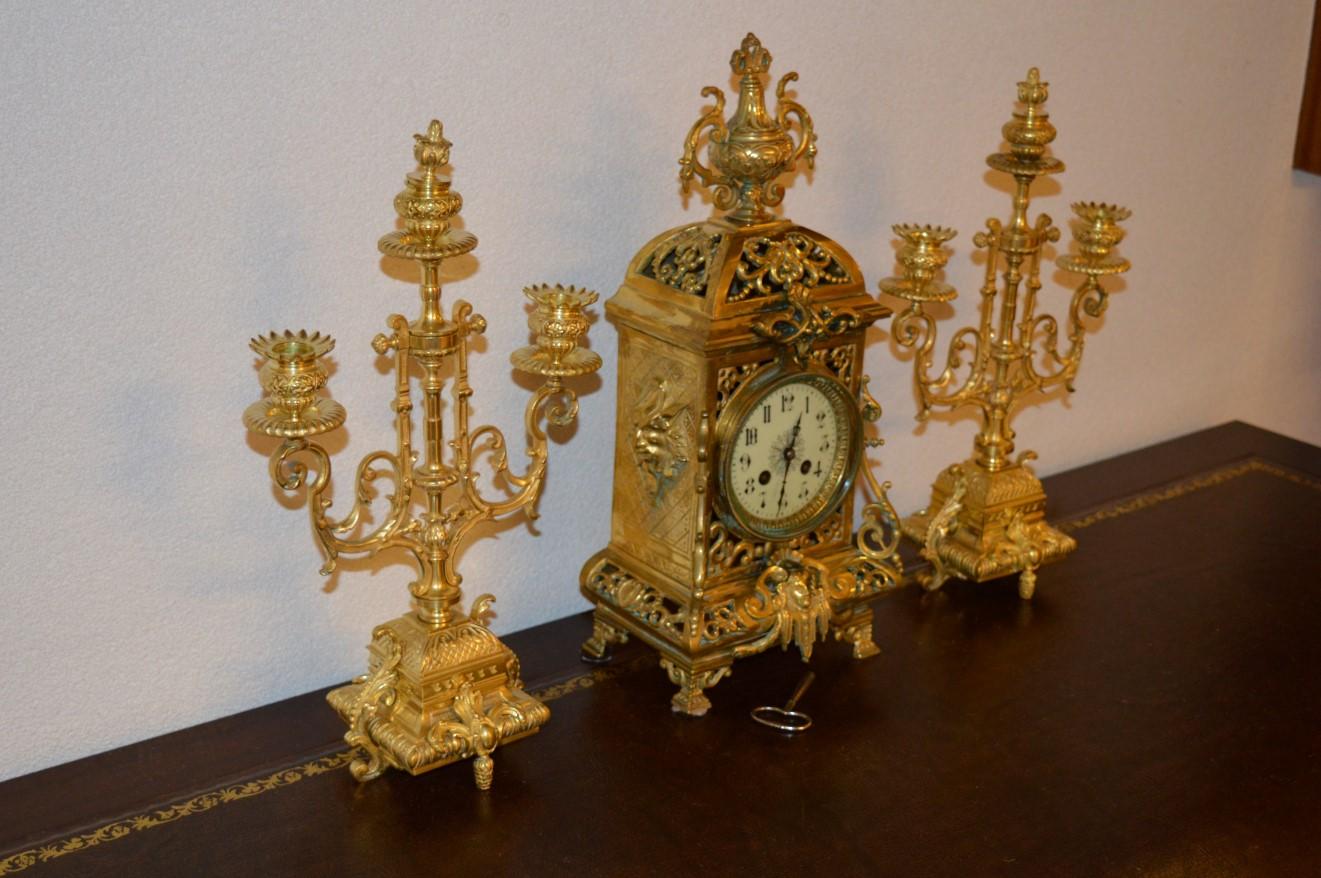 Mantel Clock in Gilded Bronze For Sale 13