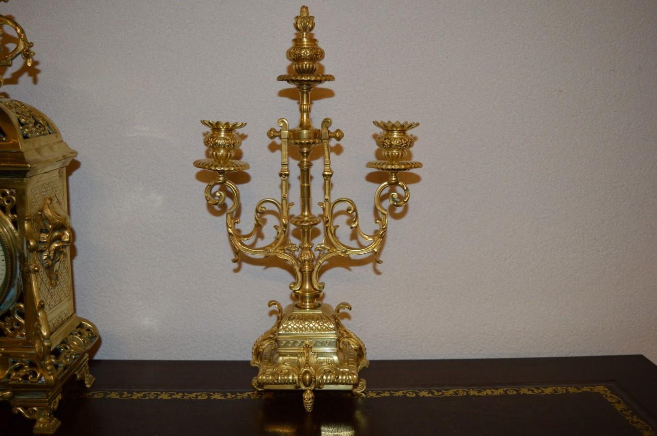 Mantel Clock in Gilded Bronze In Good Condition For Sale In Eindhoven, NL