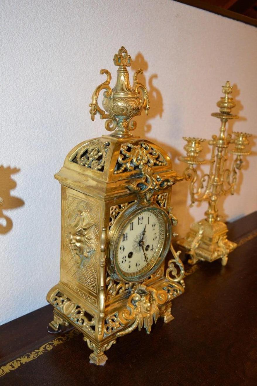 Mantel Clock in Gilded Bronze For Sale 1