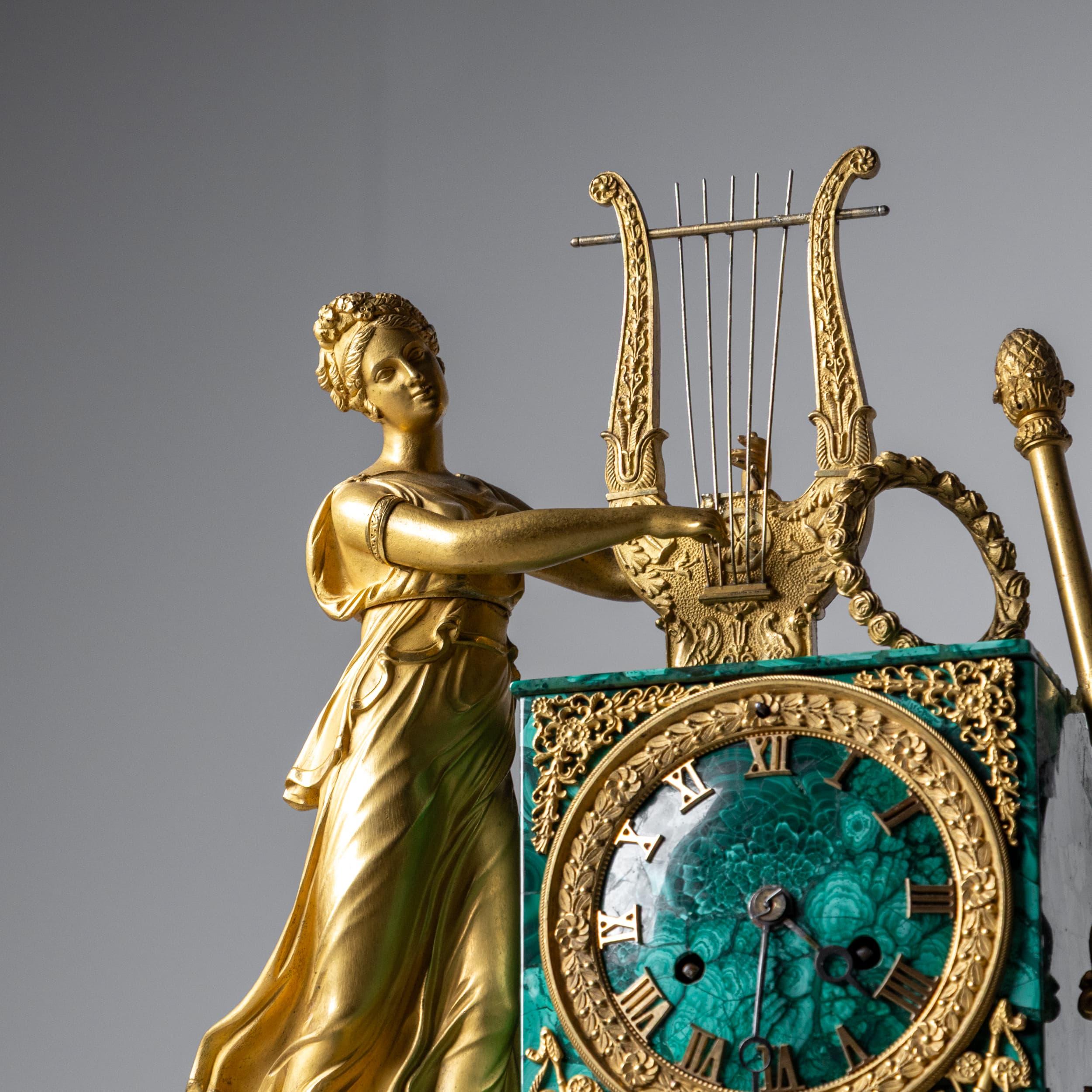 Mantel Clock in Malachite, 19th Century In Good Condition For Sale In Greding, DE