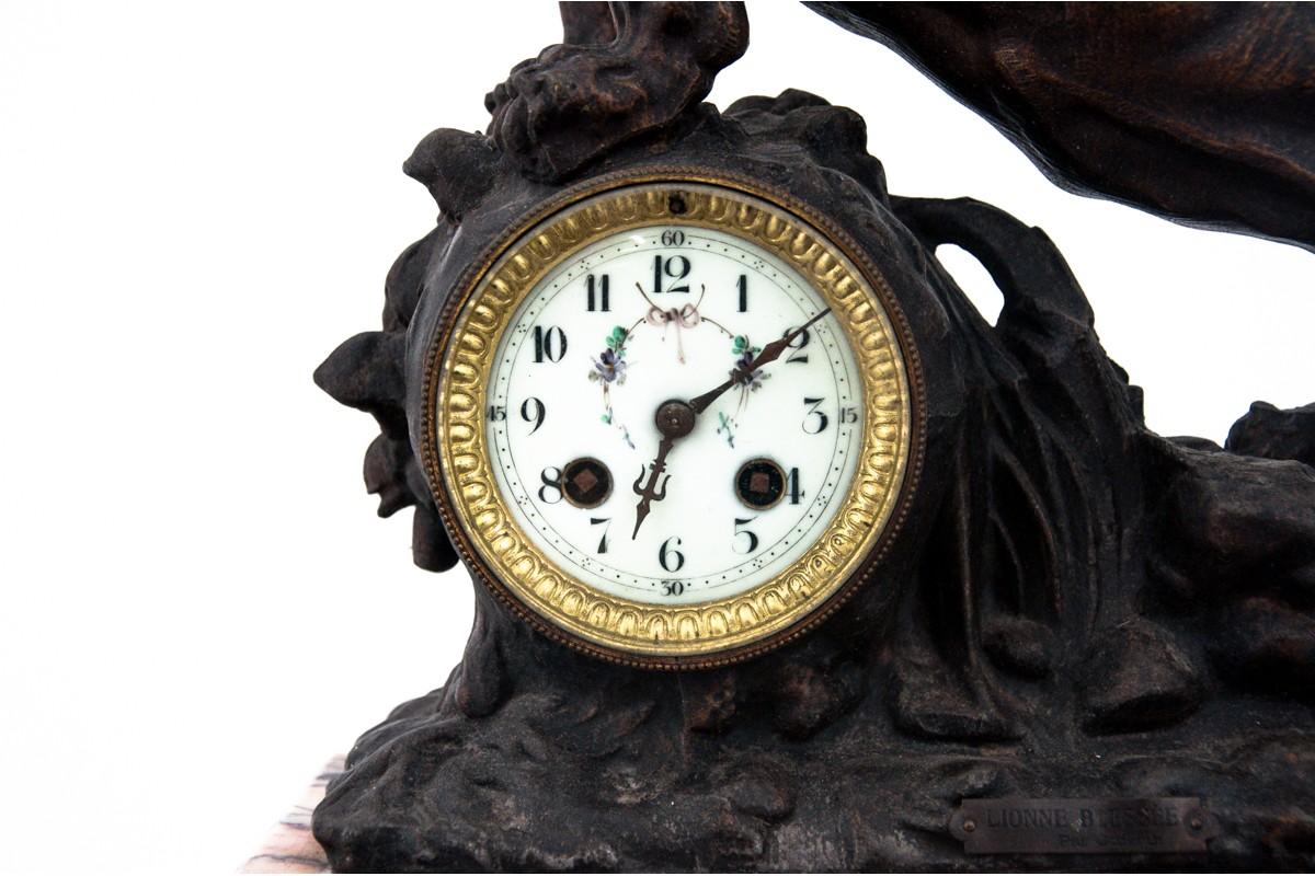 French Mantel Clock Made of Bronze and Marble 