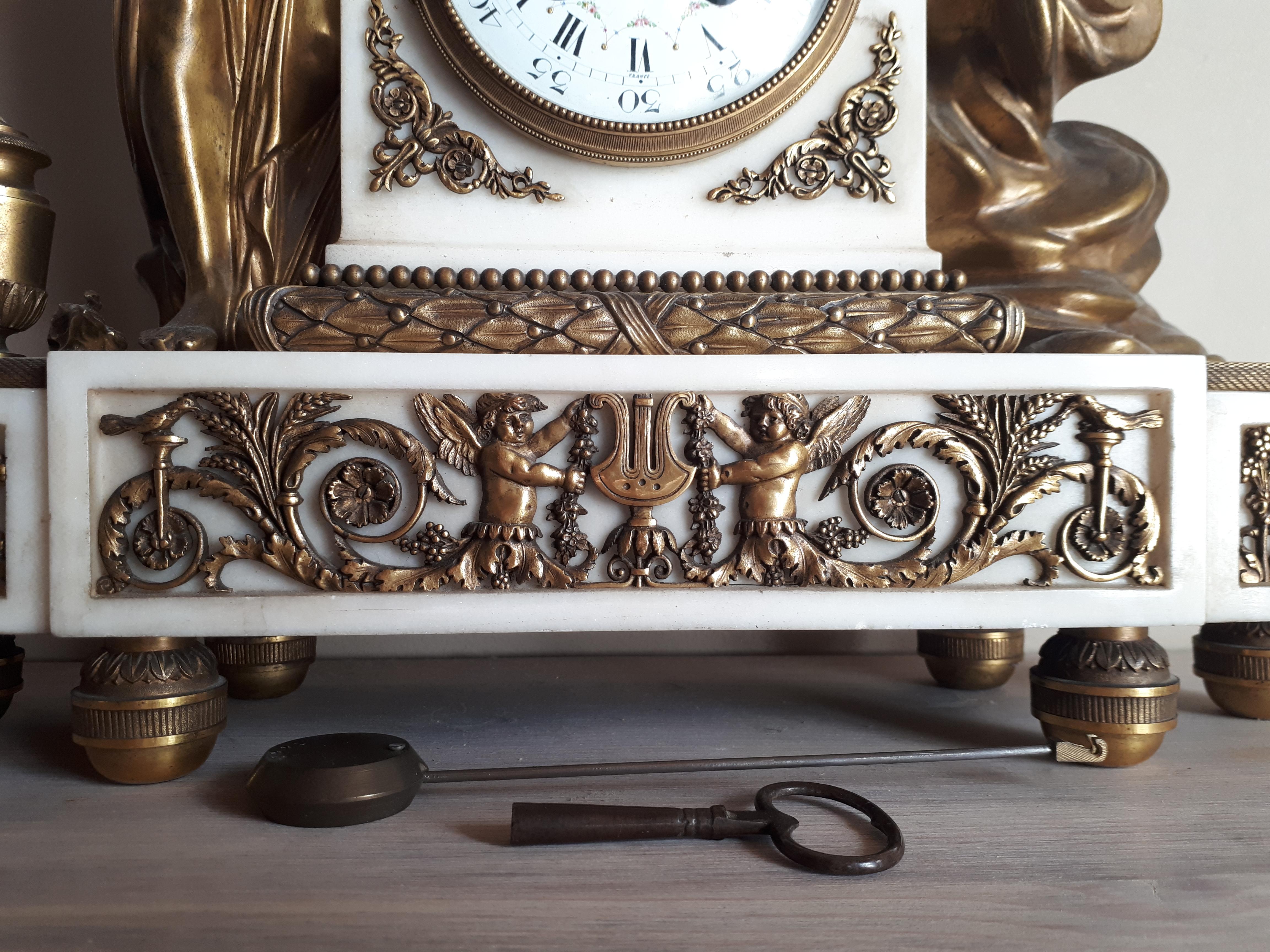 Doré Pendule - balancier de François Linke en marbre et bronze doré en vente
