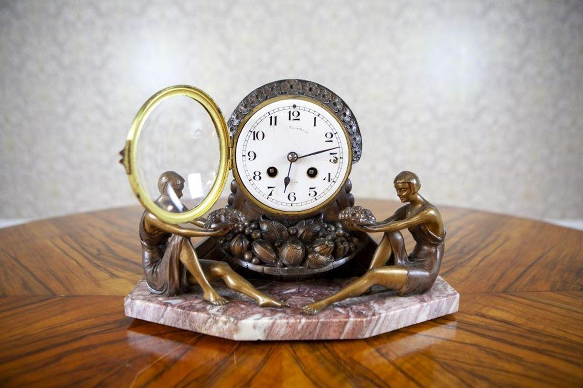 Art déco Horloge de cheminée avec socle en marbre du début du siècle en vente