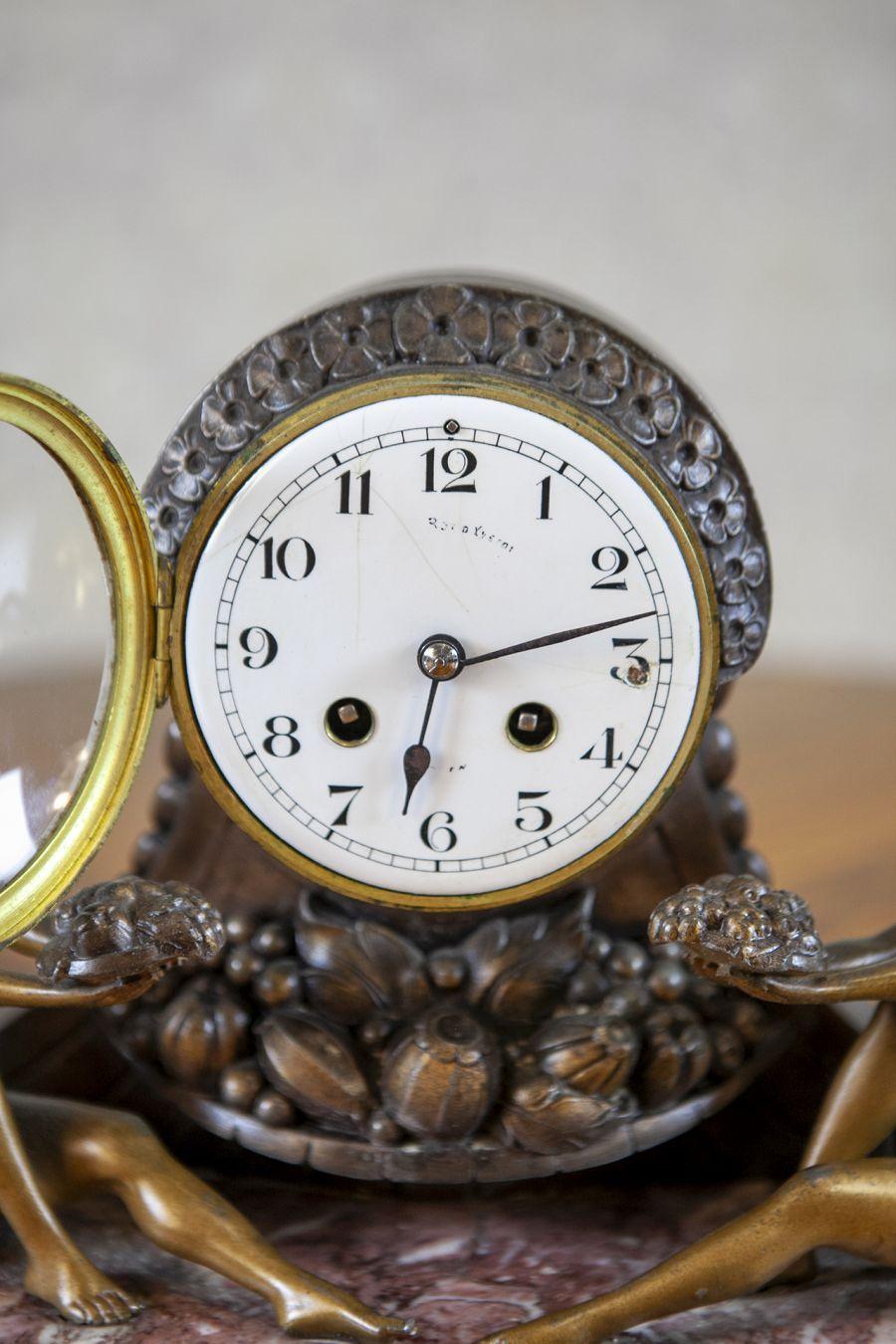 XIXe siècle Horloge de cheminée avec socle en marbre du début du siècle en vente