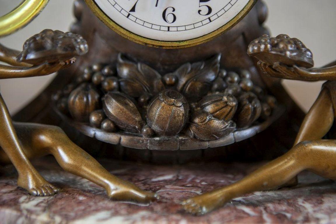 Horloge de cheminée avec socle en marbre du début du siècle en vente 1