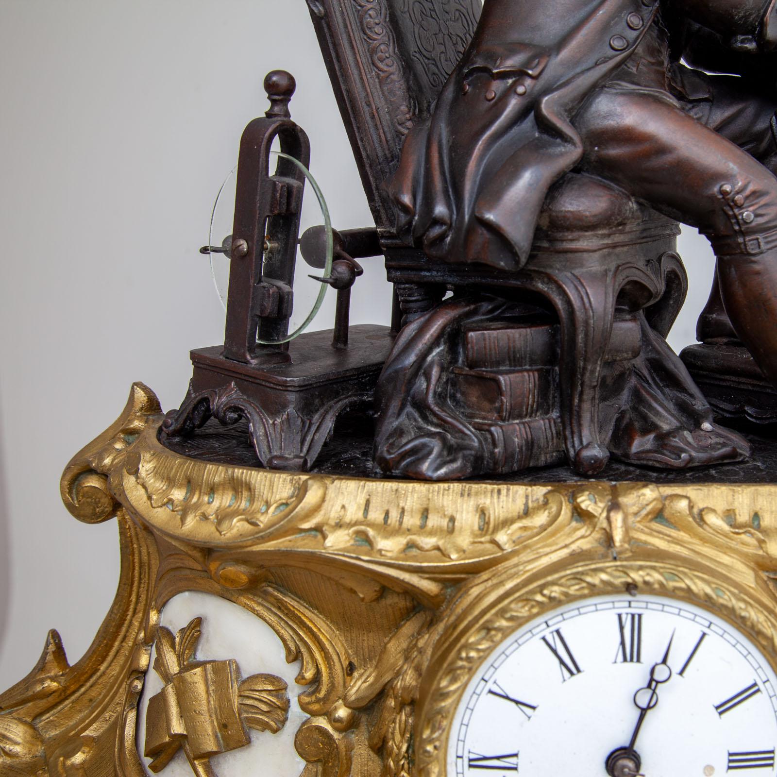 Kaminuhr mit sitzendem Benjamin Franklin, Frankreich, 20. Jahrhundert im Angebot 1