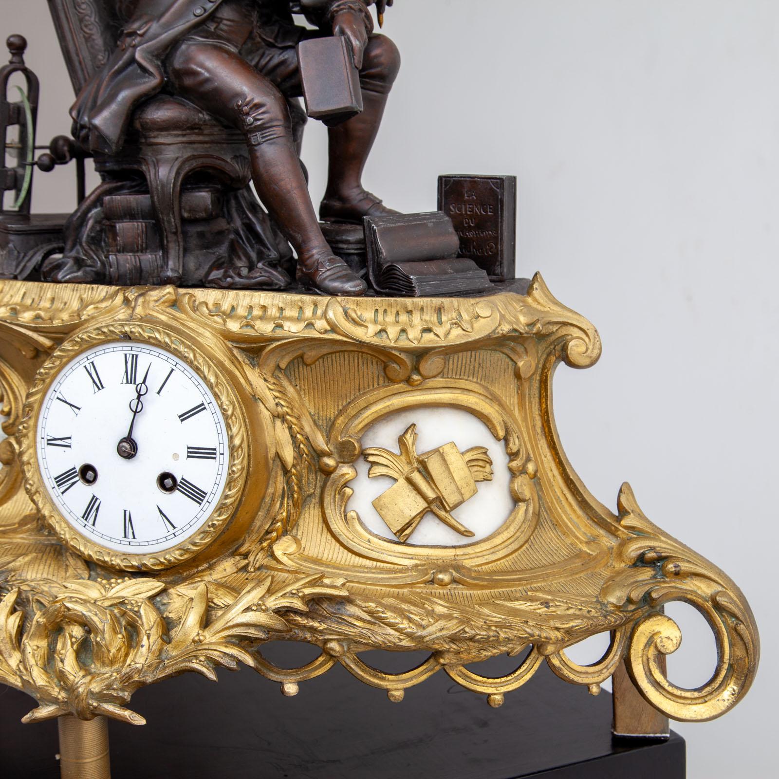 Kaminuhr mit sitzendem Benjamin Franklin, Frankreich, 20. Jahrhundert im Angebot 2
