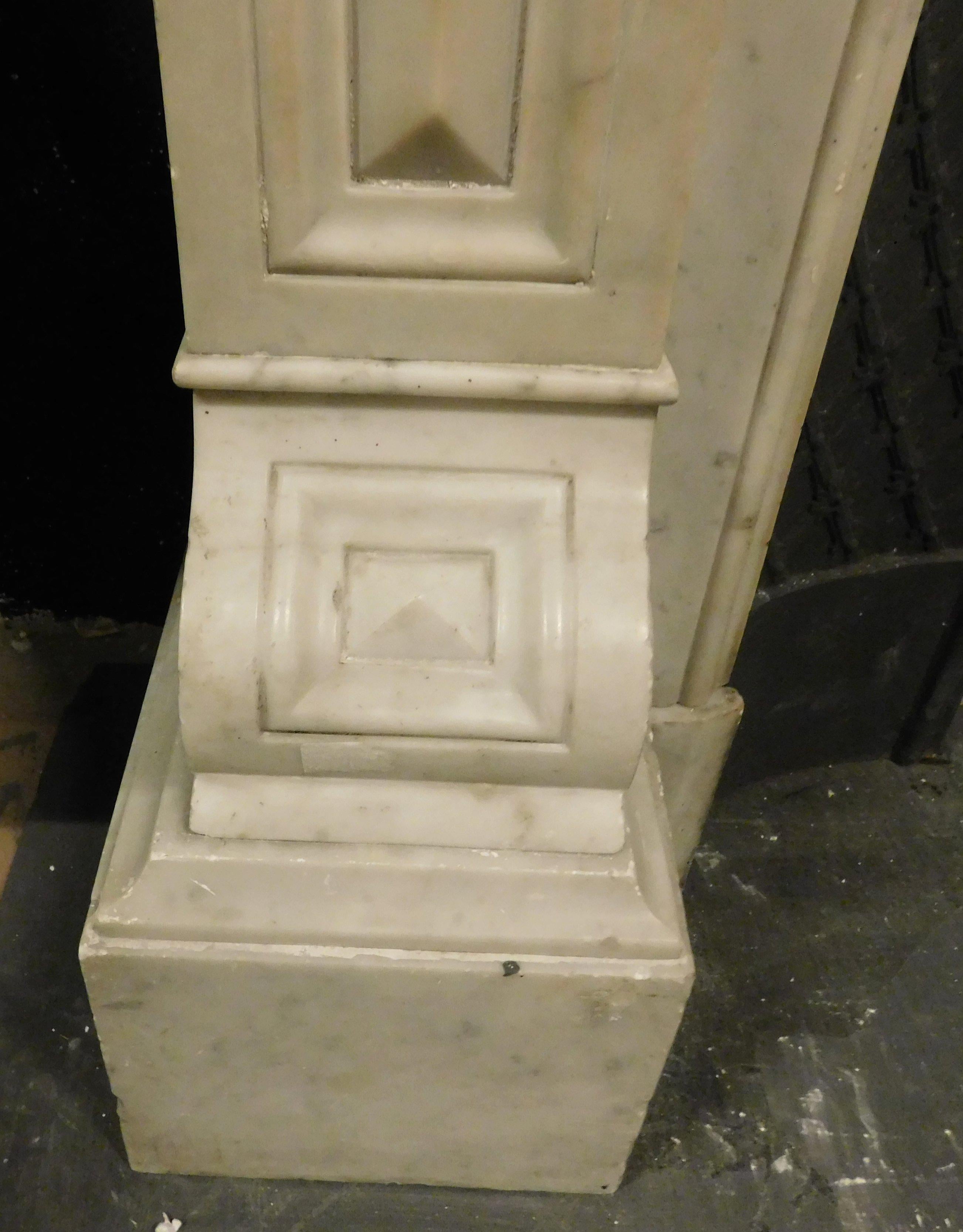 Mantel fireplace, carved in white Carrara marble, 19th century France For Sale 2