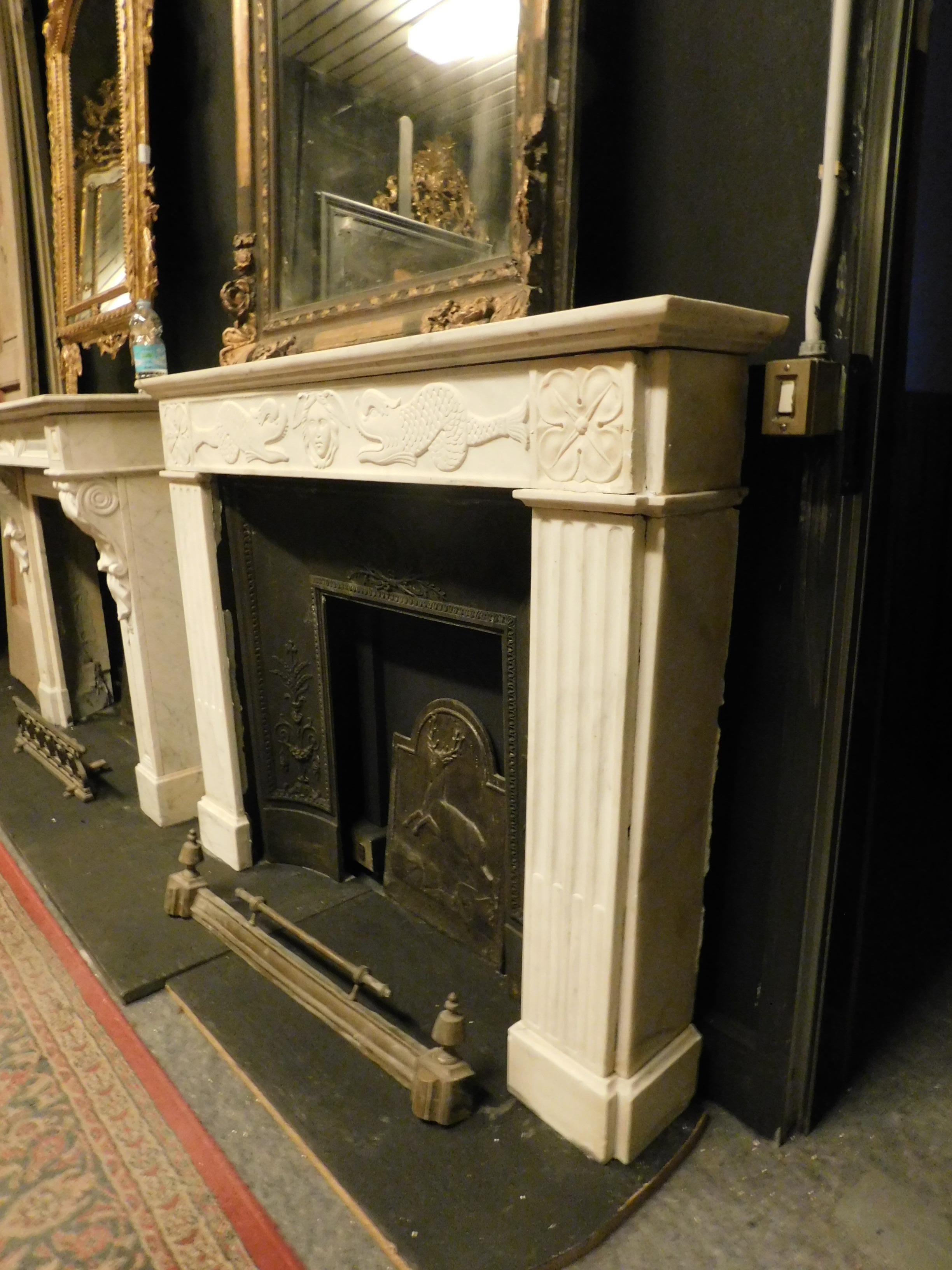 Hand-Carved Mantel Fireplace in White Carrara Marble, 19th Century Italy For Sale