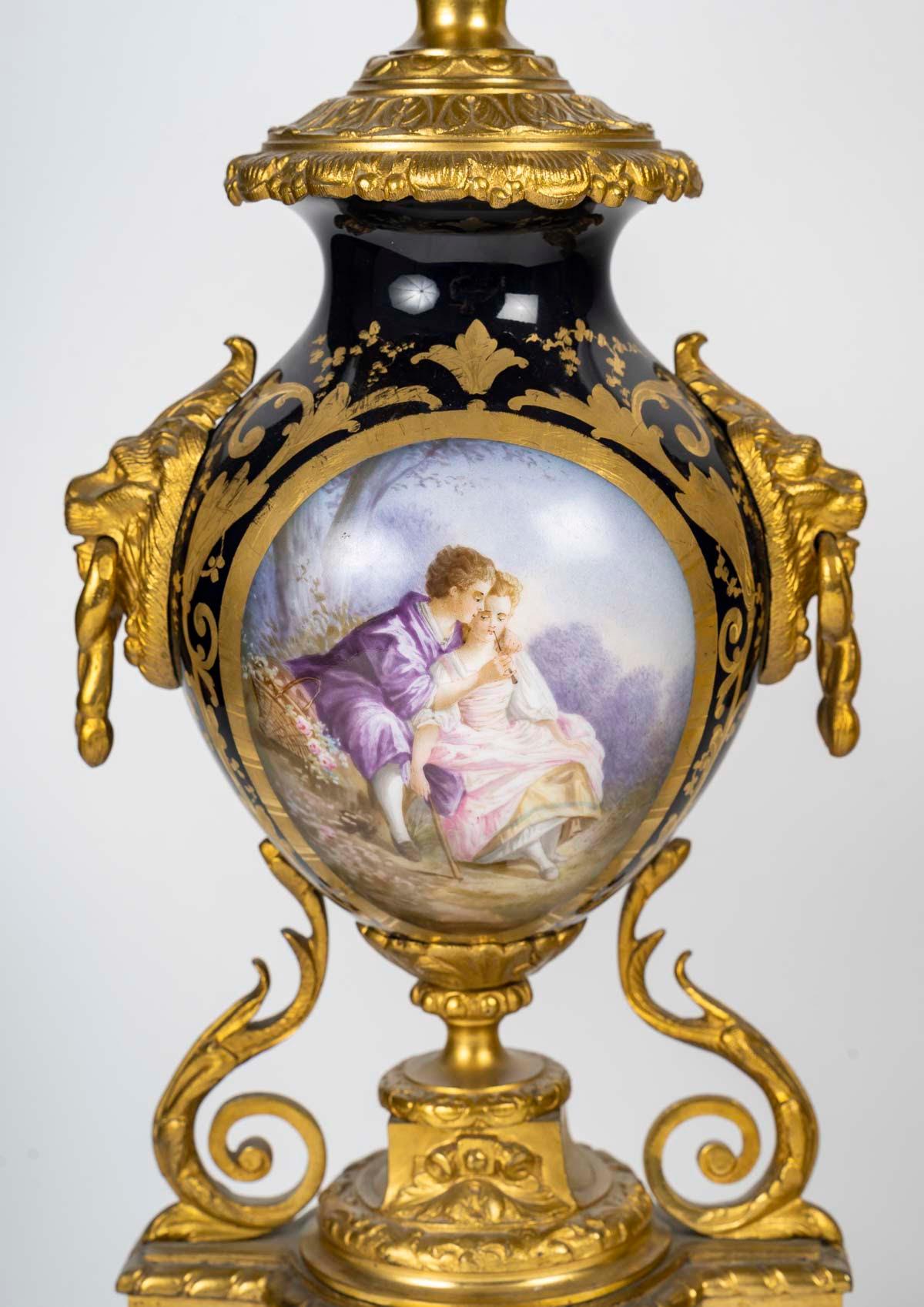 Francese Set da camino con orologio e due candelabri, XIX secolo, periodo Napoleone III. in vendita