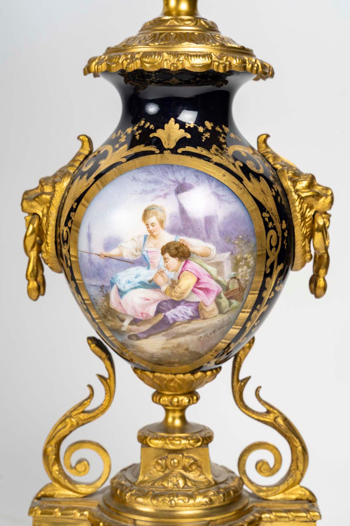 Dorato Set da camino con orologio e due candelabri, XIX secolo, periodo Napoleone III. in vendita