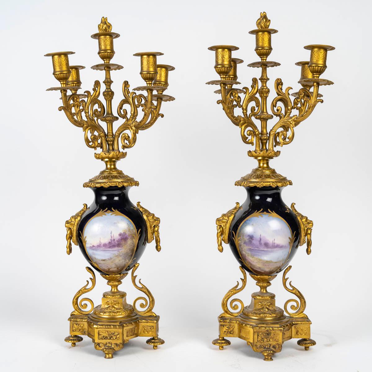 Set da camino con orologio e due candelabri, XIX secolo, periodo Napoleone III. in vendita 1